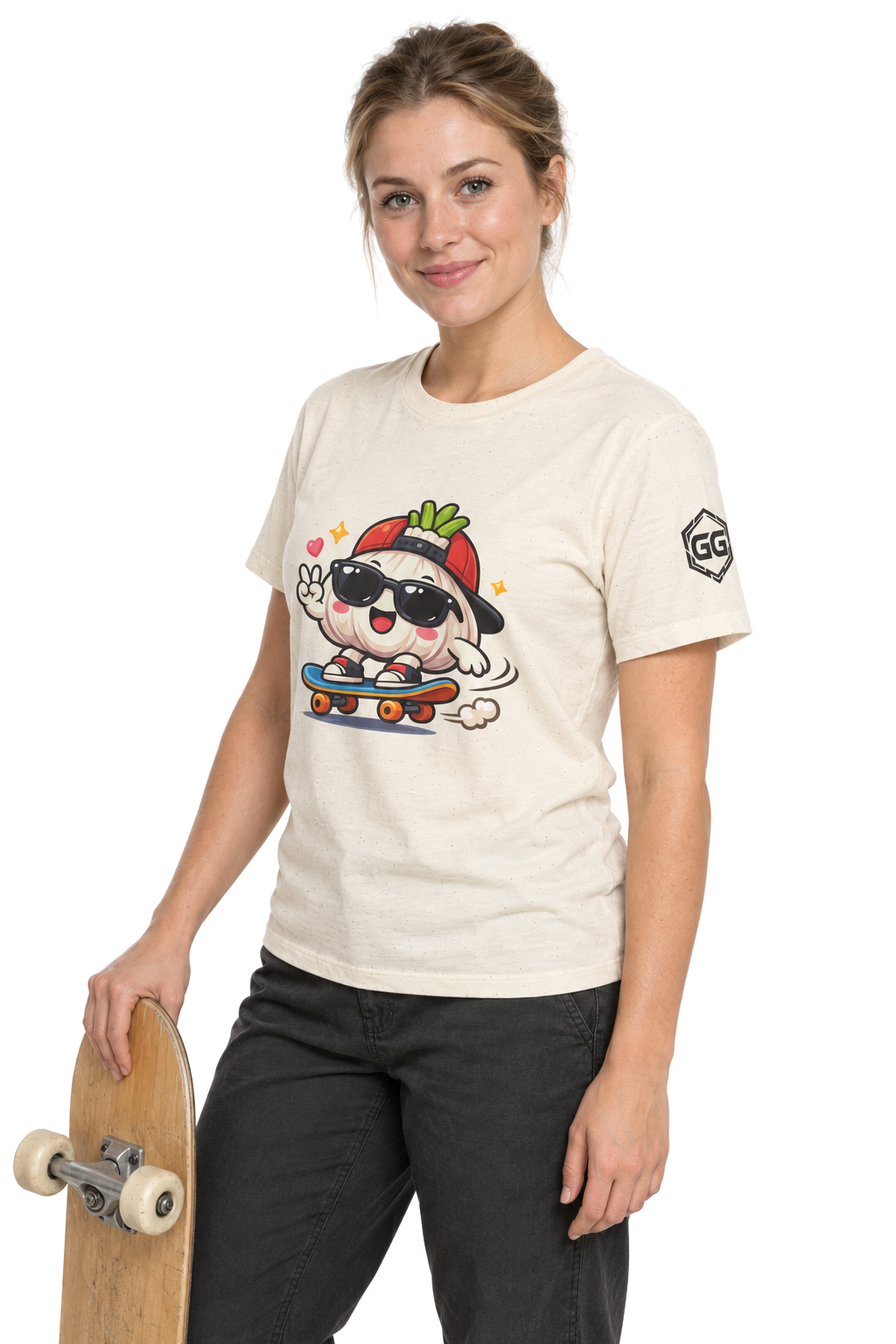 model:4:f | Knoblauch Skater T-Shirt – Modelfoto in Natur – Frau