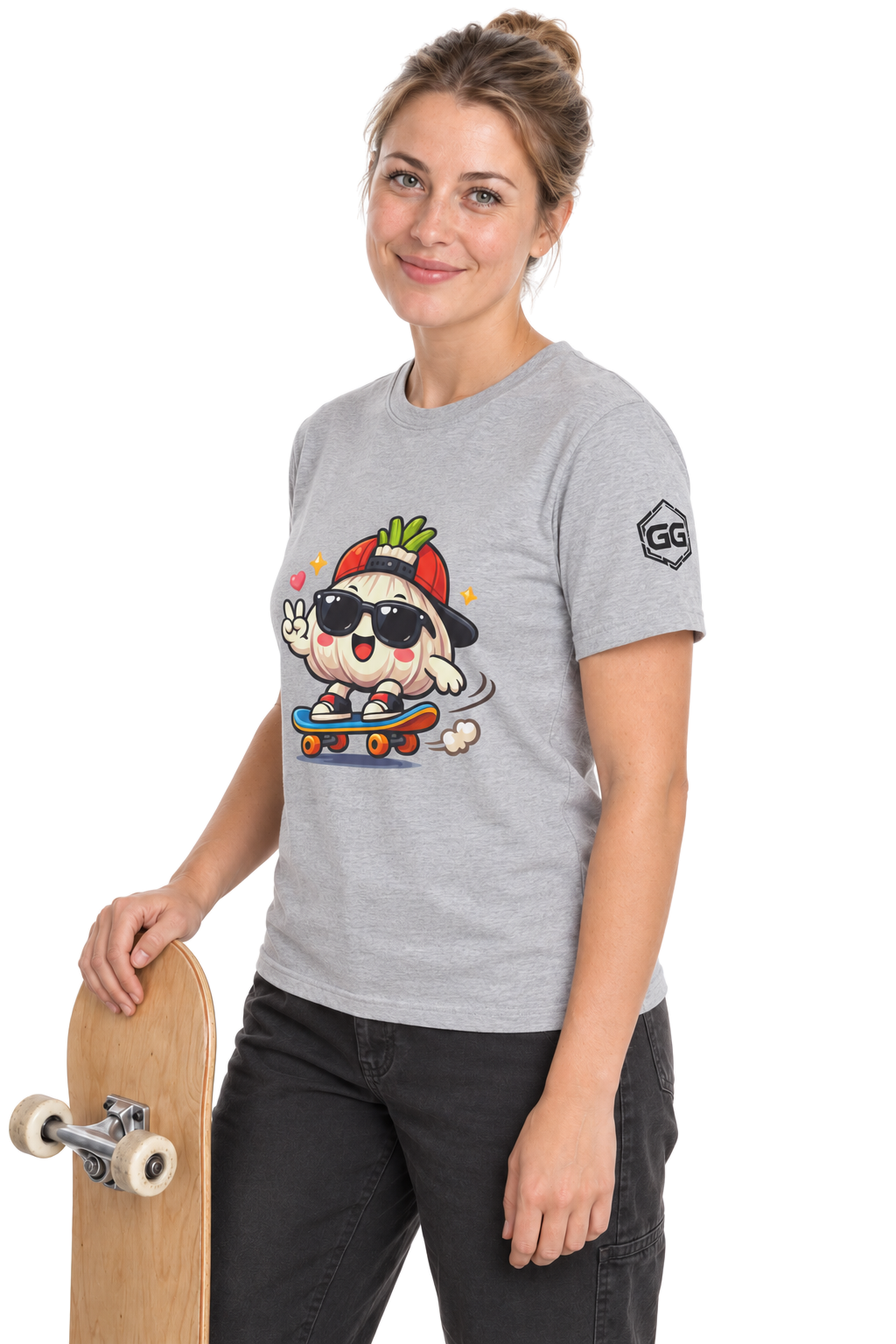 model:2:f | Knoblauch Skater T-Shirt – Modelfoto in Sportgrau – Frau
