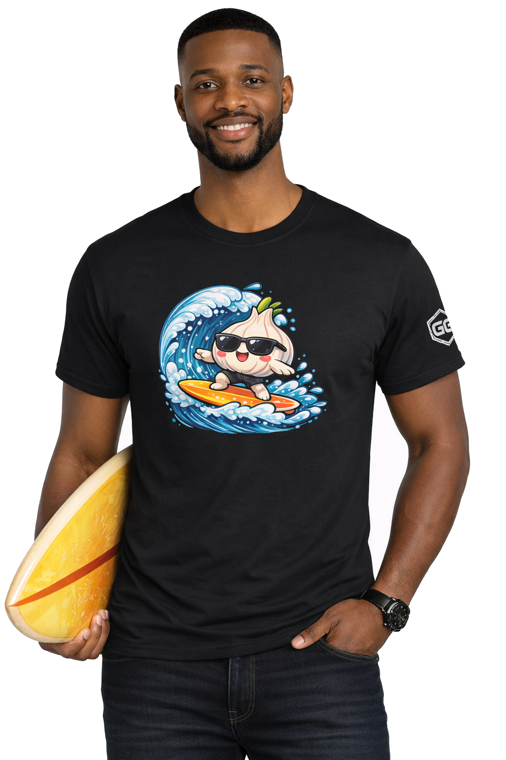 model:1:m | Garlic Surfer T-Shirt – Modelfoto in Schwarz – Mann
