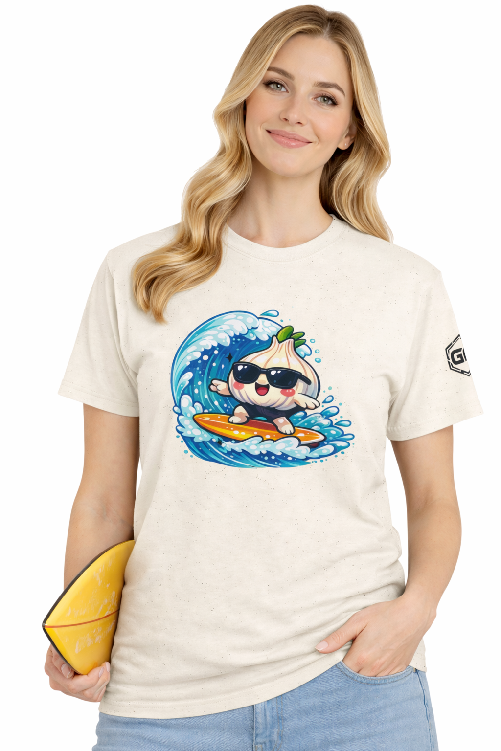 model:4:f | Garlic Surfer T-Shirt – Modelfoto in Natur – Frau