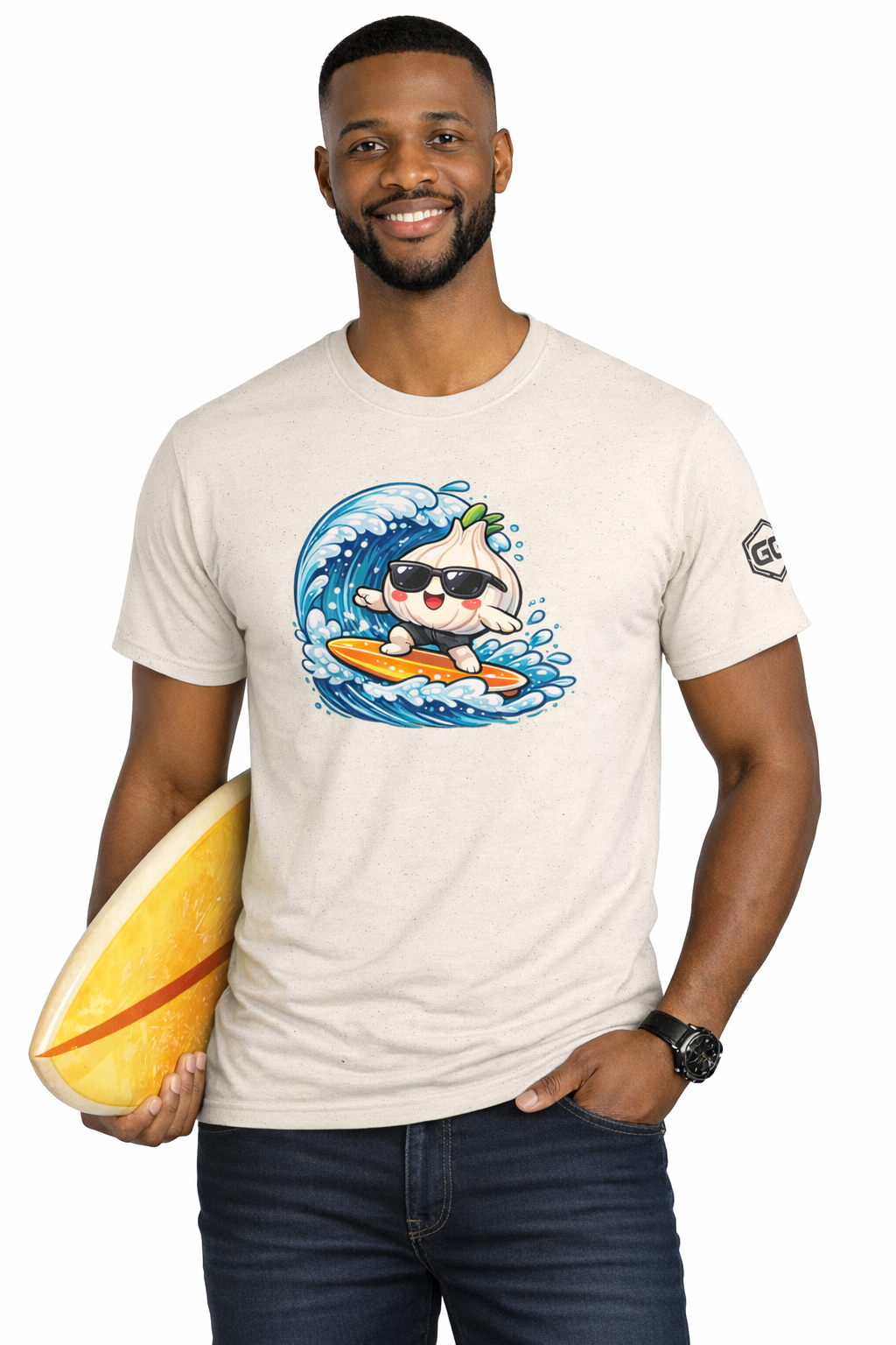 model:4:m | Garlic Surfer T-Shirt – Modelfoto in Natur – Mann