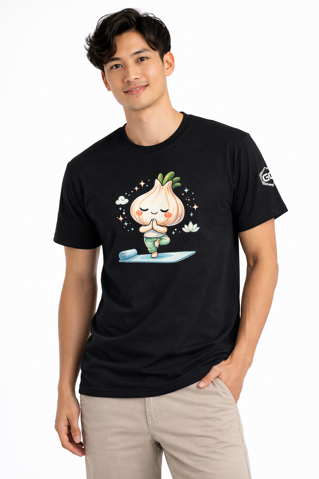 model:1:m | Garlic Yoga T-Shirt – Modelfoto in Schwarz – Mann
