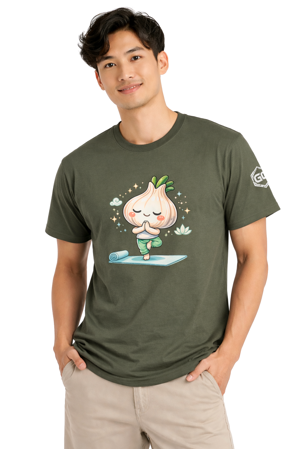 model:5:m | Garlic Yoga T-Shirt – Modelfoto in Militärgrün – Mann