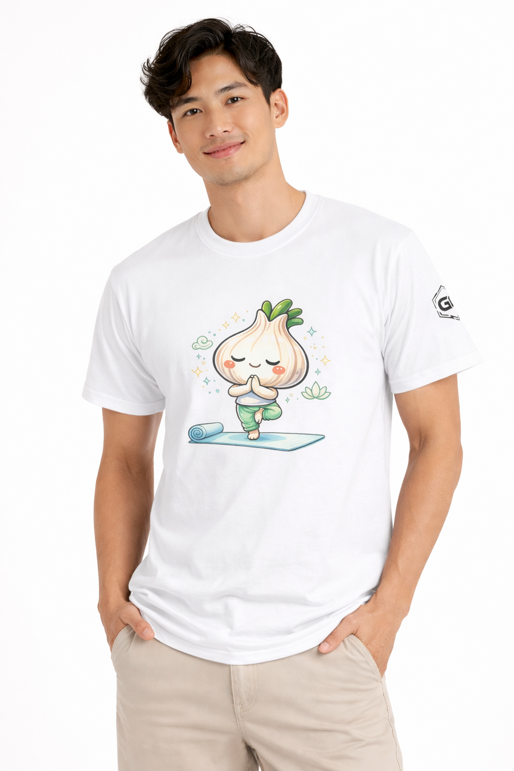 model:0:m | Garlic Yoga T-Shirt – Modelfoto in Weiß – Mann