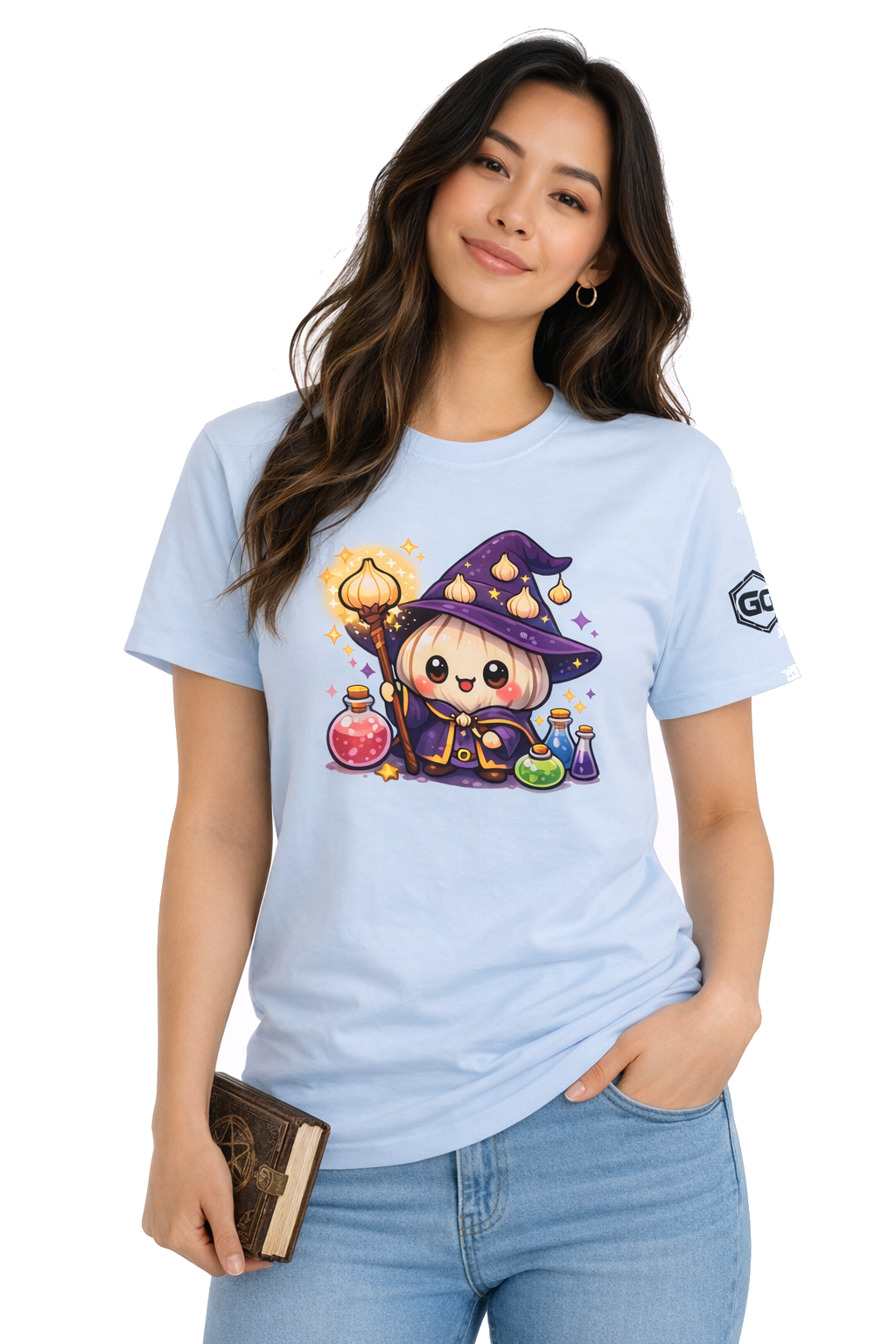 model:7:f | Knoblauch Zauberer T-Shirt – Model photo in Light Blue – Woman