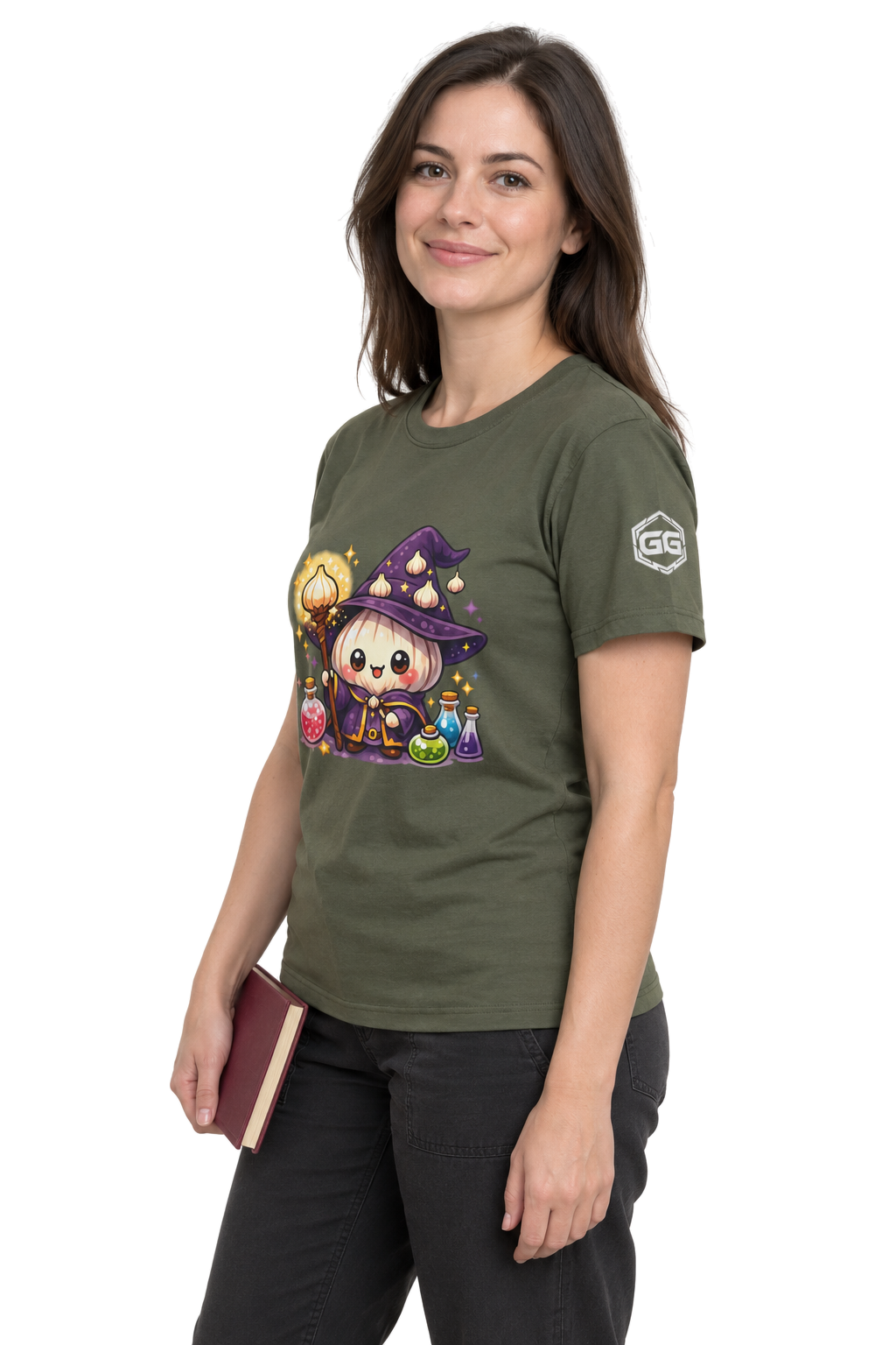 model:5:f | Knoblauch Zauberer T-Shirt – Modelfoto in Militärgrün – Frau