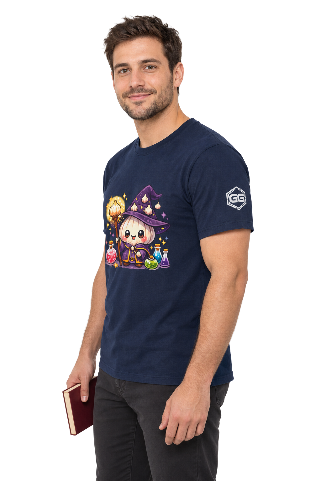 model:9:m | Knoblauch Zauberer T-Shirt – Modelfoto in Navy – Mann
