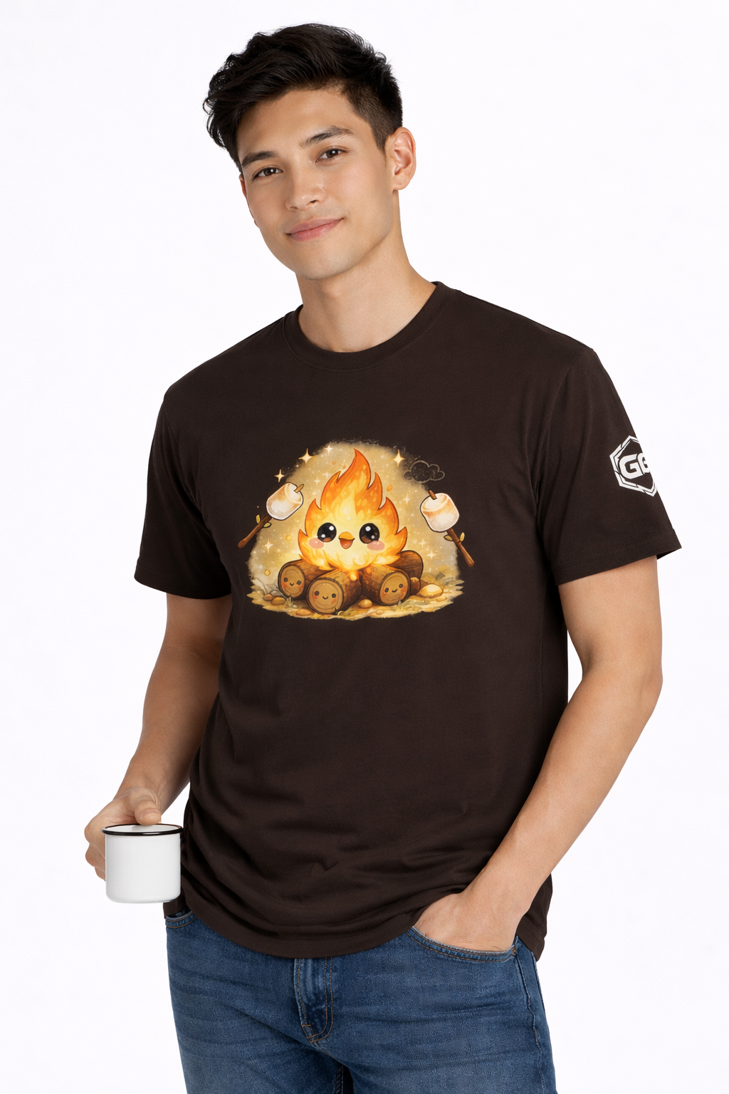 model:3:m | Campfire T-Shirt – Modelfoto in Dunkelbraun – Mann