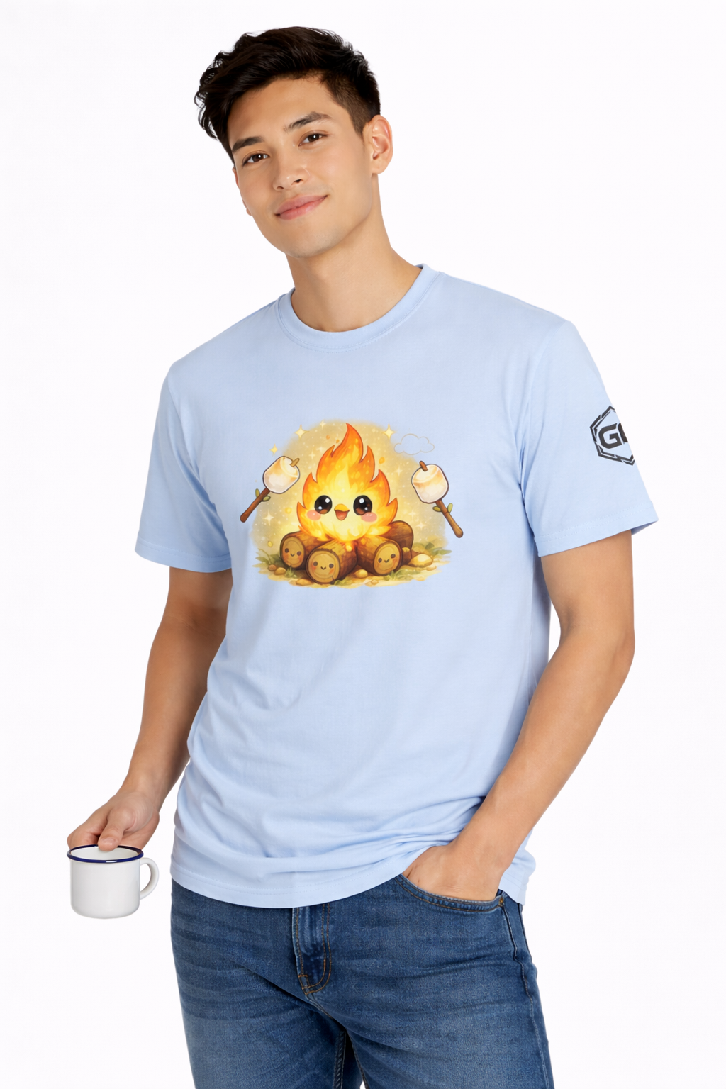 model:7:m | Campfire T-Shirt – Modelfoto in Hellblau – Mann