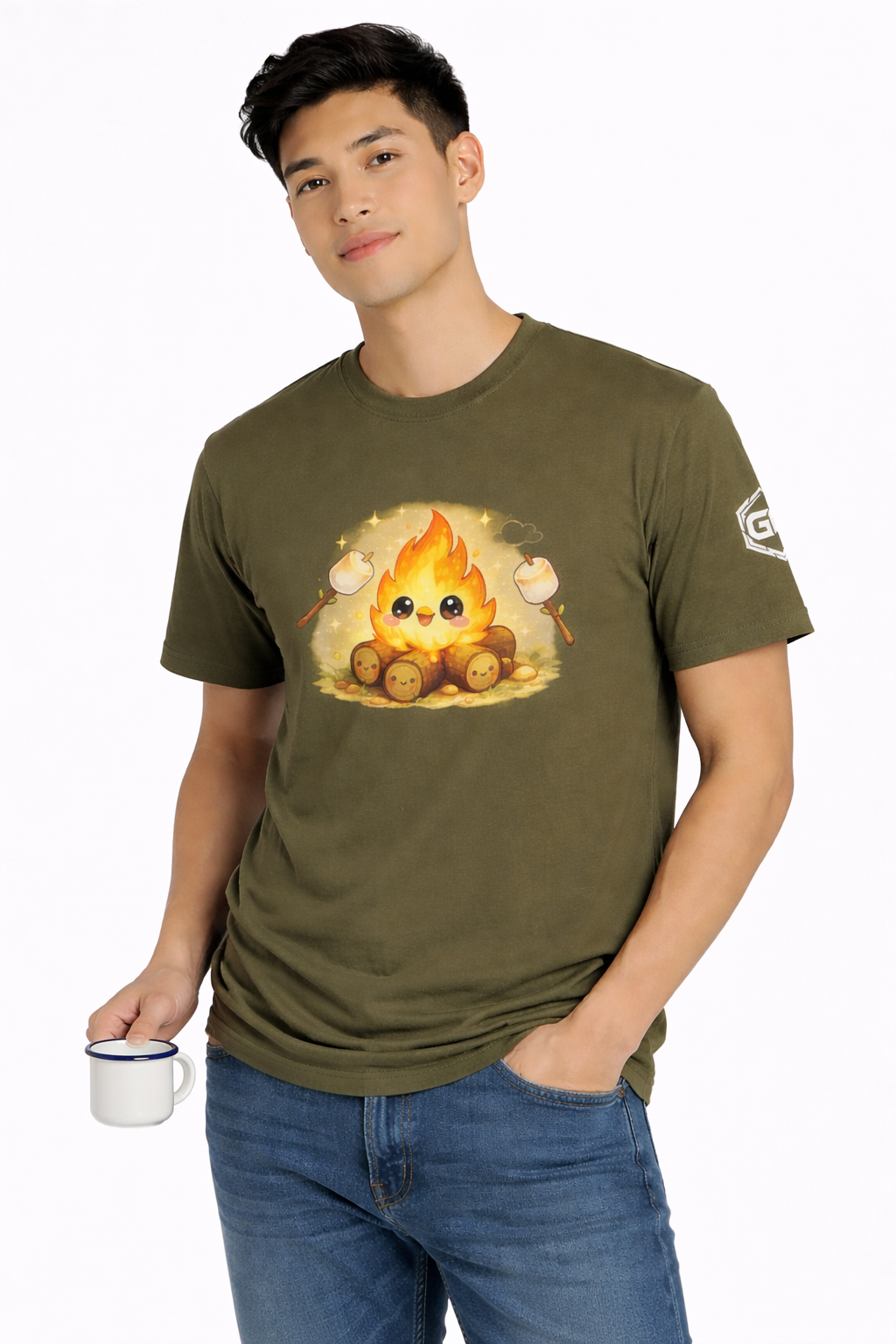 model:5:m | Campfire T-Shirt – Modelfoto in Militärgrün – Mann