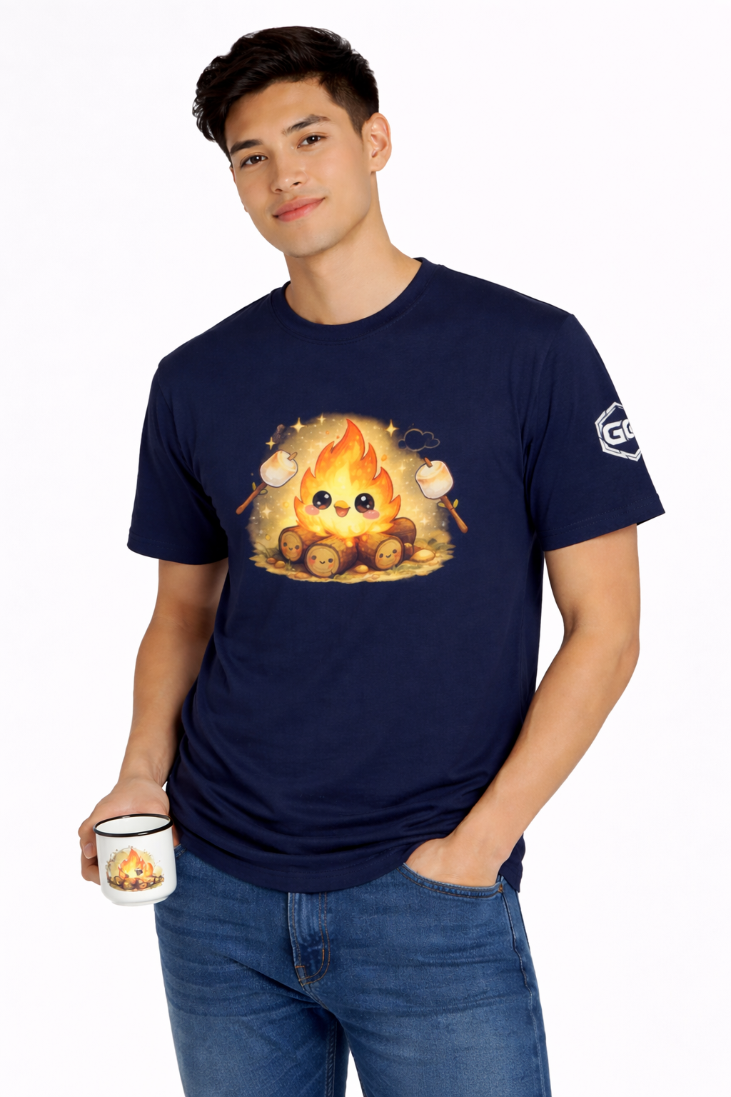 model:9:m | Campfire T-Shirt – Modelfoto in Navy – Mann