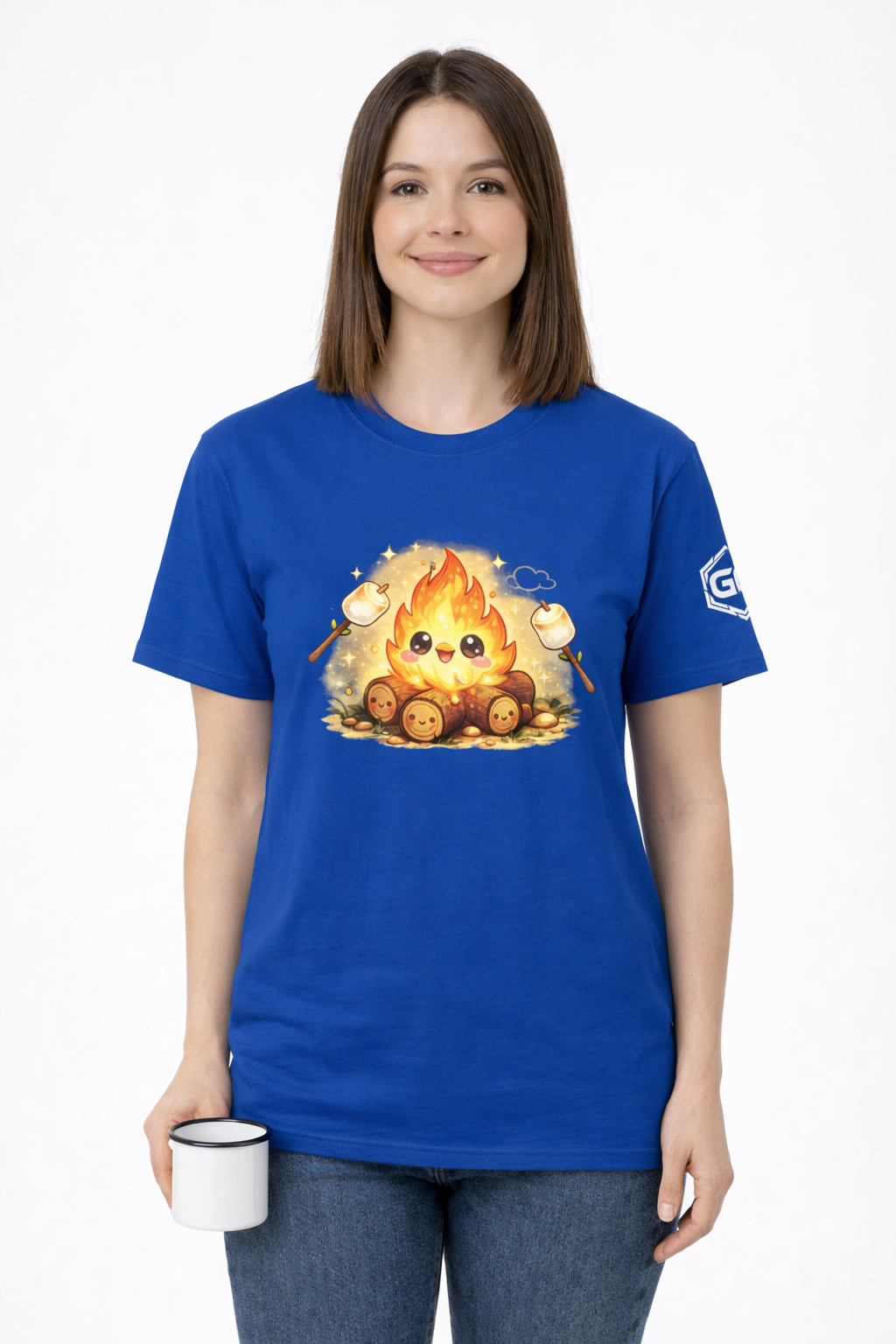 model:8:f | Campfire T-Shirt – Modelfoto in Royalblau – Frau