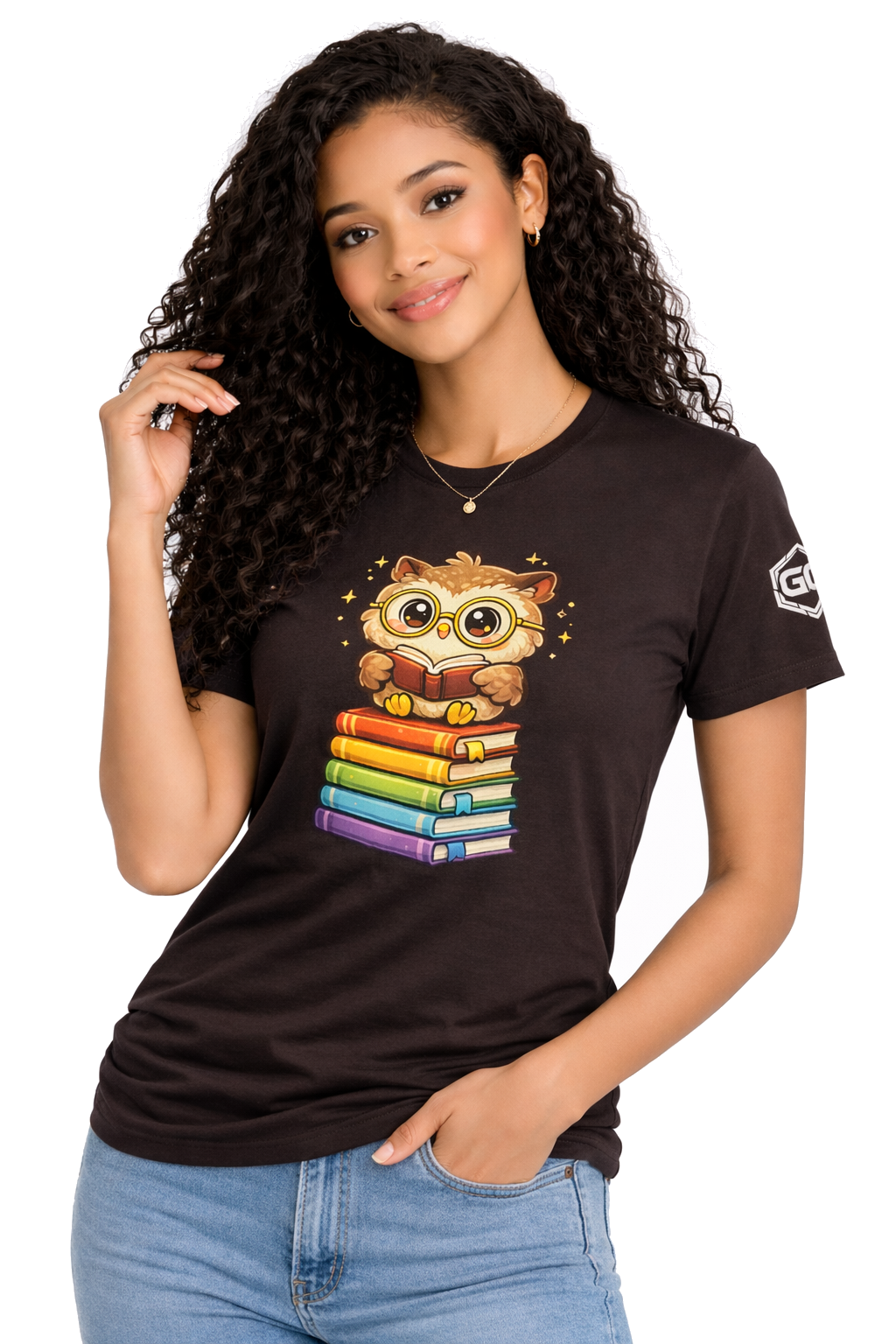 model:3:f | Bookworm Owl T-Shirt – Modelfoto in Dunkelbraun – Frau