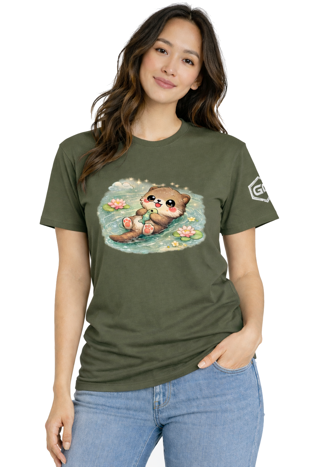 model:5:f | Otter in the River T-Shirt – Modelfoto in Militärgrün – Frau