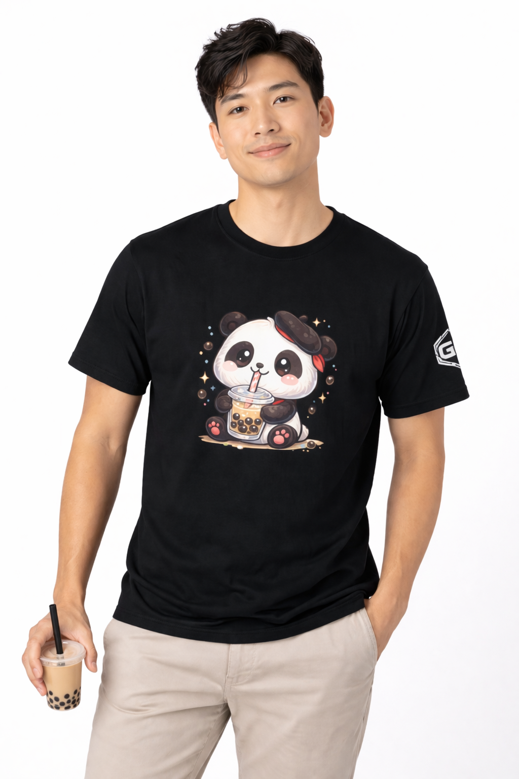 model:1:m | Panda & Bubble Tea T-Shirt – Modelfoto in Schwarz – Mann