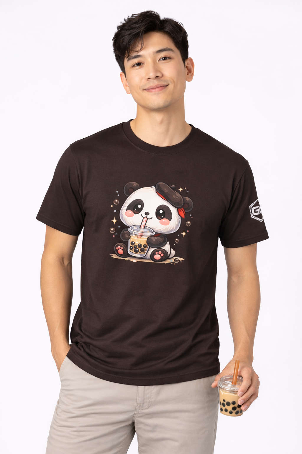 model:3:m | Panda & Bubble Tea T-Shirt – Modelfoto in Dunkelbraun – Mann
