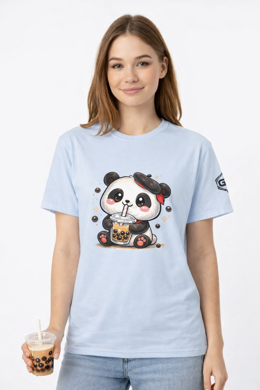 model:7:f | Panda & Bubble Tea T-Shirt – Modelfoto in Hellblau – Frau