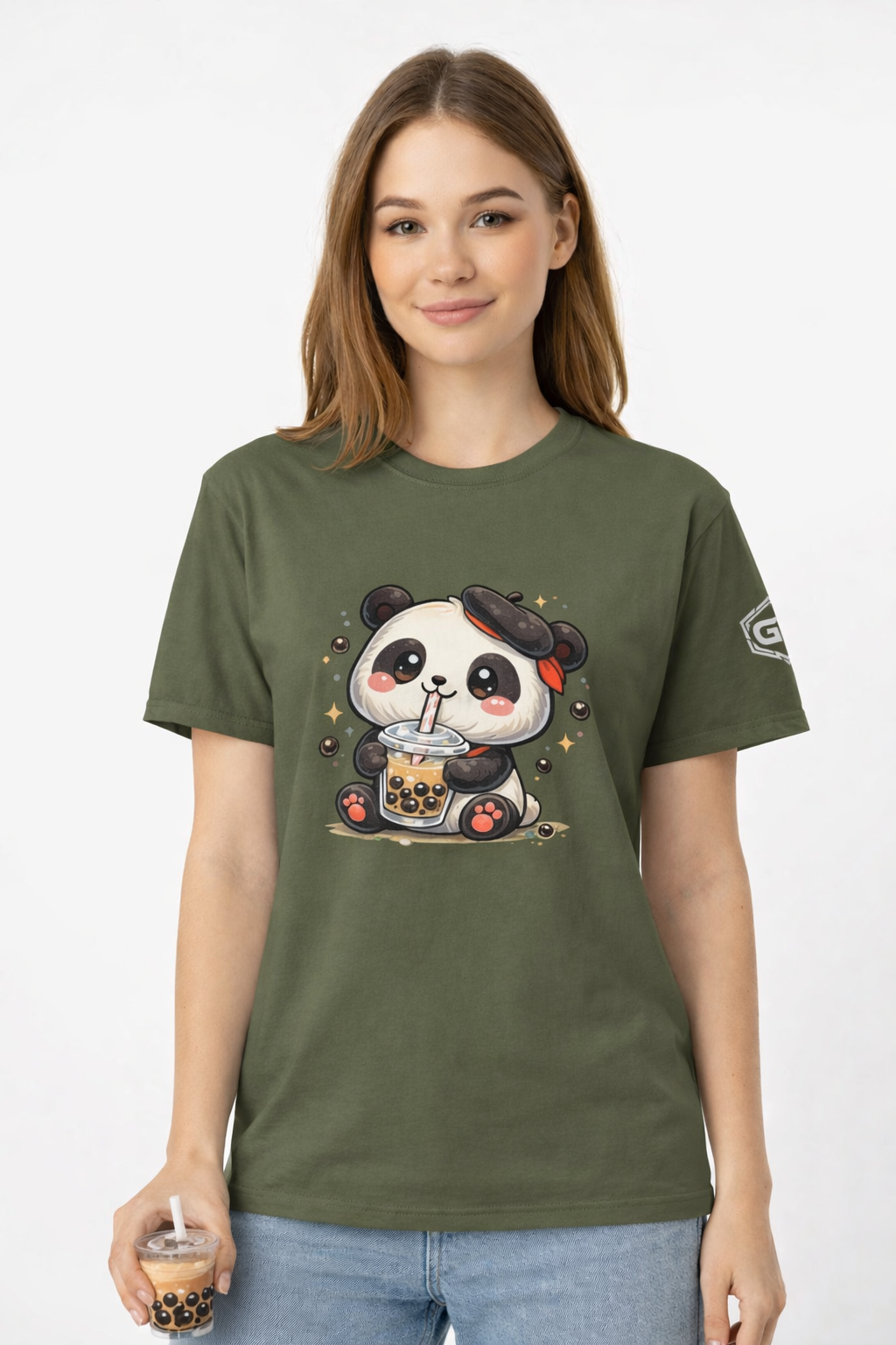 model:5:f | Panda & Bubble Tea T-Shirt – Modelfoto in Militärgrün – Frau