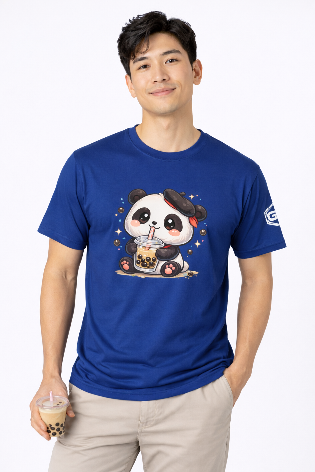 model:8:m | Panda & Bubble Tea T-Shirt – Modelfoto in Royalblau – Mann