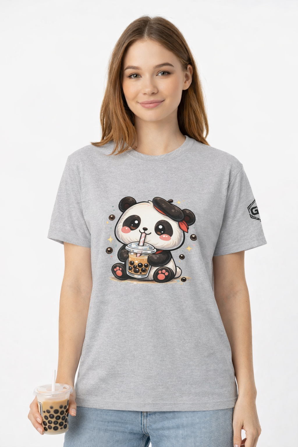 model:2:f | Panda & Bubble Tea T-Shirt – Modelfoto in Sportgrau – Frau