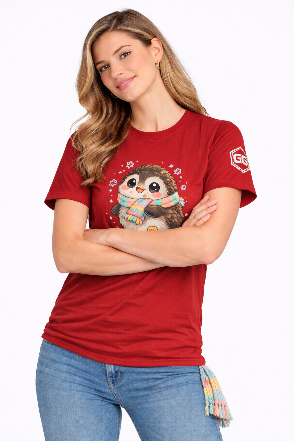 model:10:f | Penguin & Scarf T-Shirt – Modelfoto in Rot – Frau