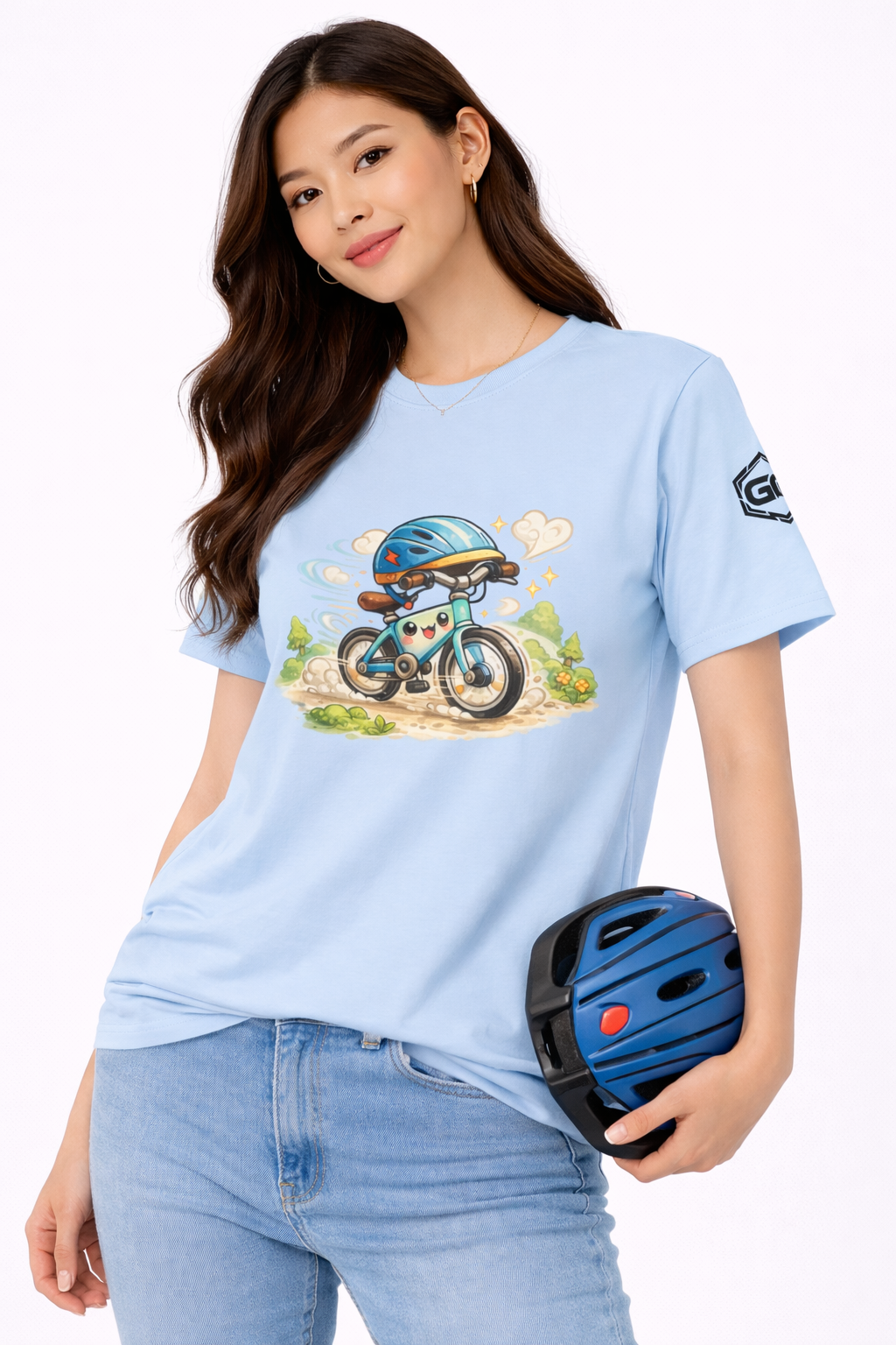model:7:f | Radl-Wahnsinn T-Shirt – Modelfoto in Hellblau – Frau