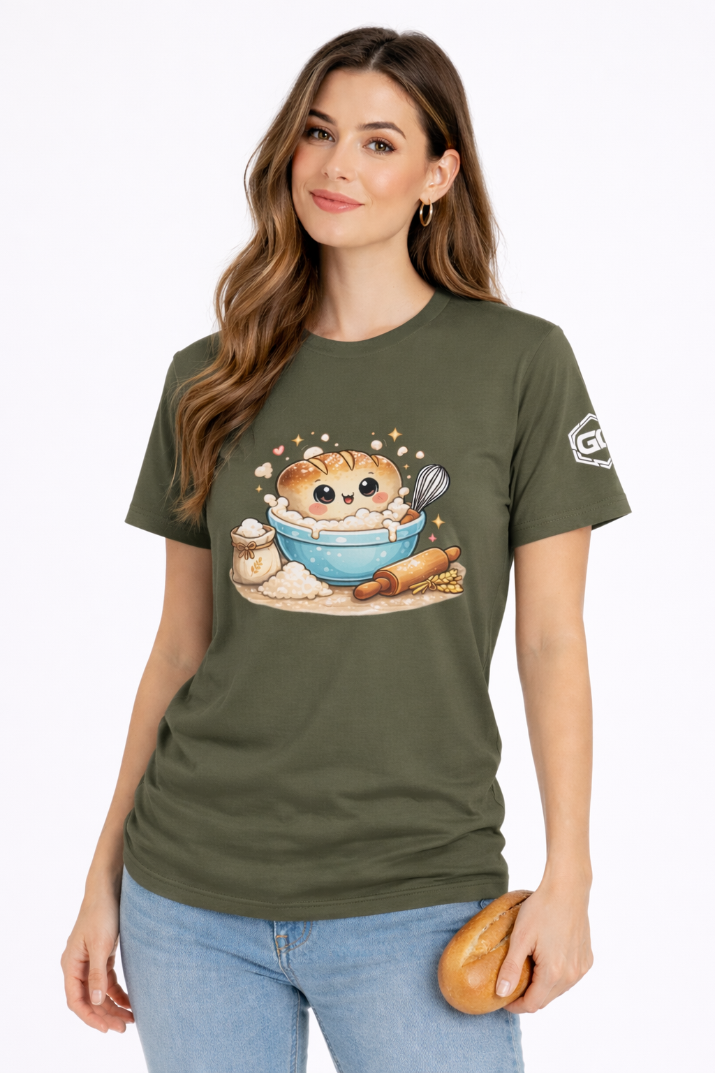 model:5:f | Sauerteig-Flüsterer T-Shirt – Modelfoto in Militärgrün – Frau