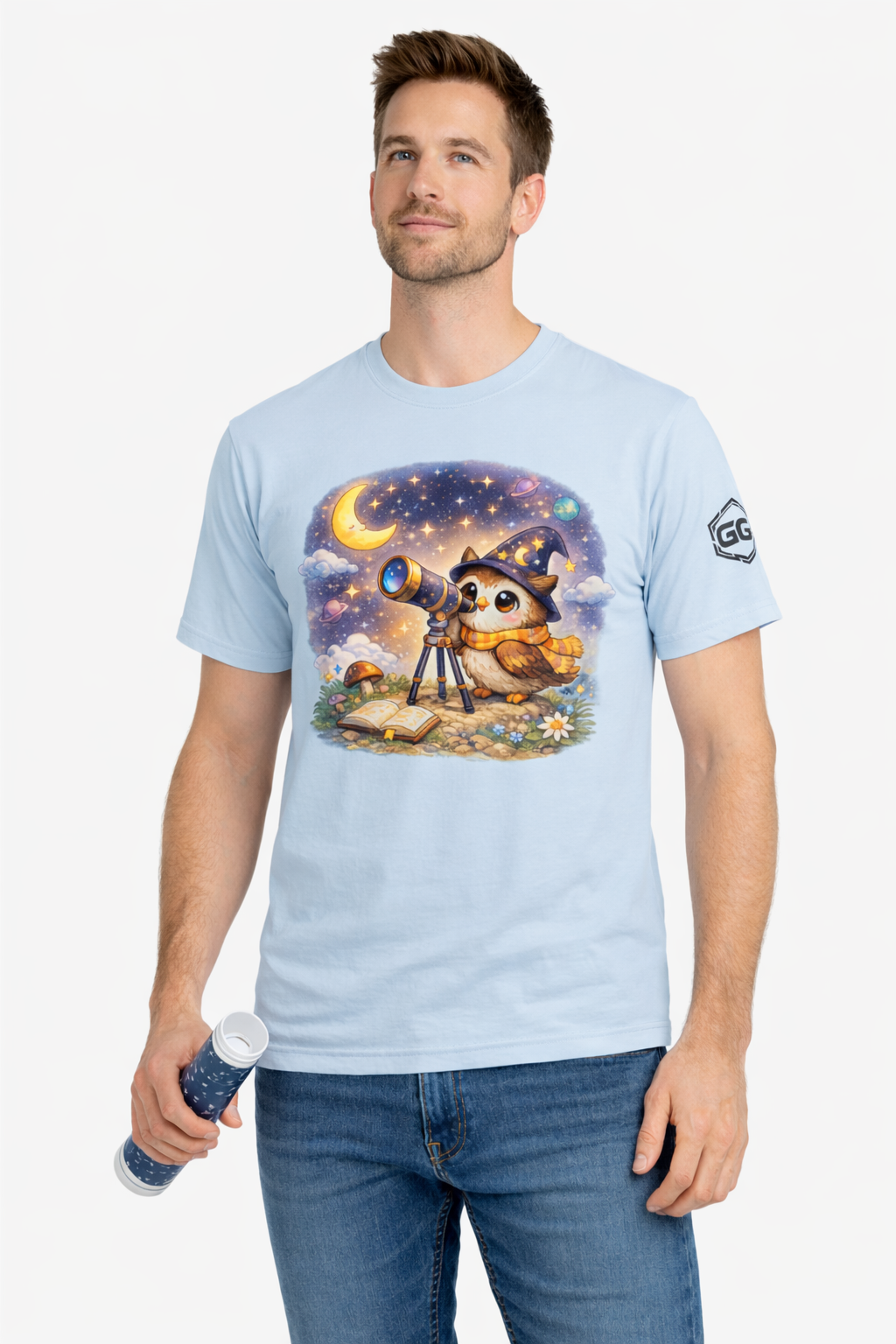 model:7:m | Sterngucker T-Shirt – Modelfoto in Hellblau – Mann