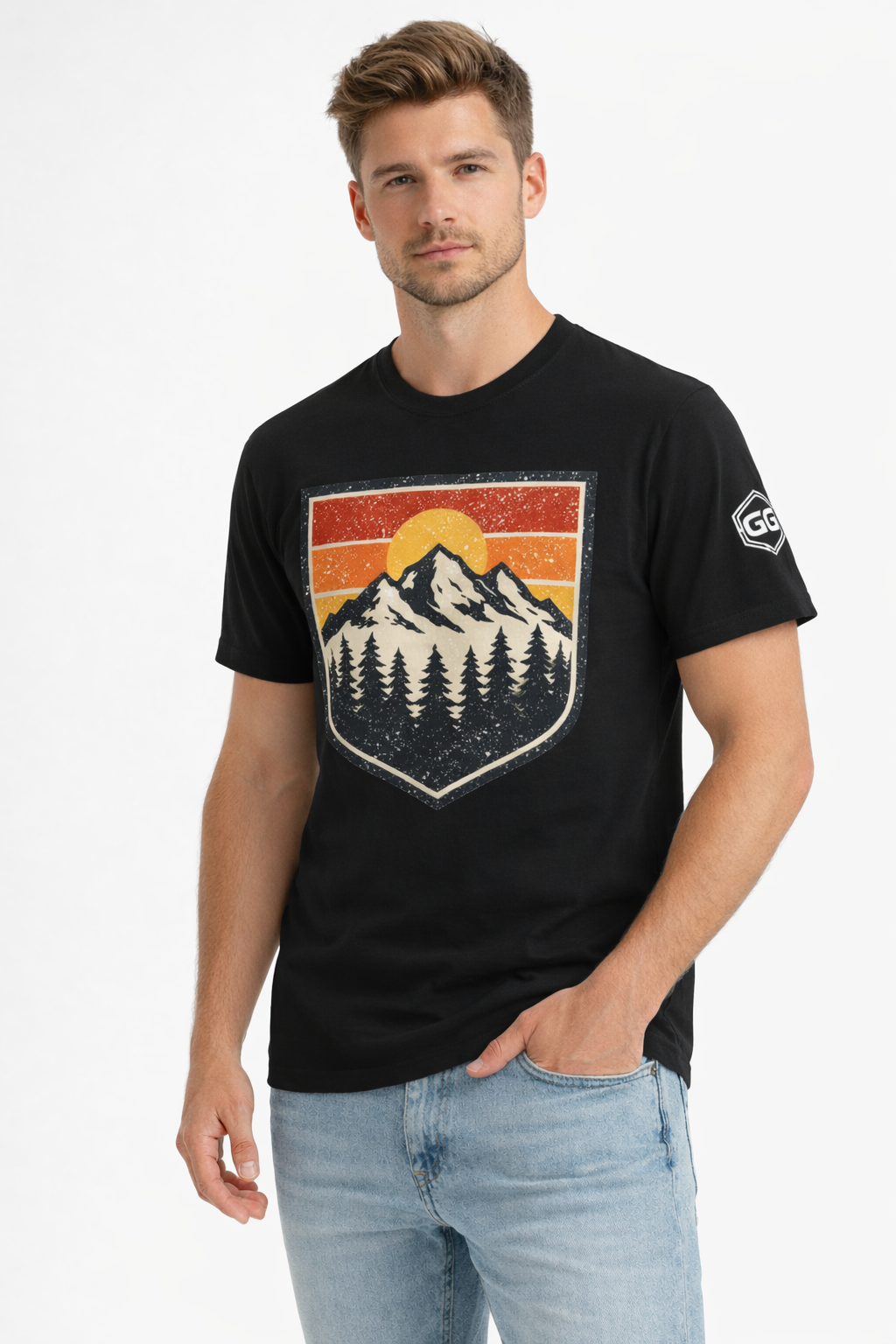 model:1:m | Vintage Bergabzeichen – Unisex T-Shirt – Modelfoto in Schwarz – Mann