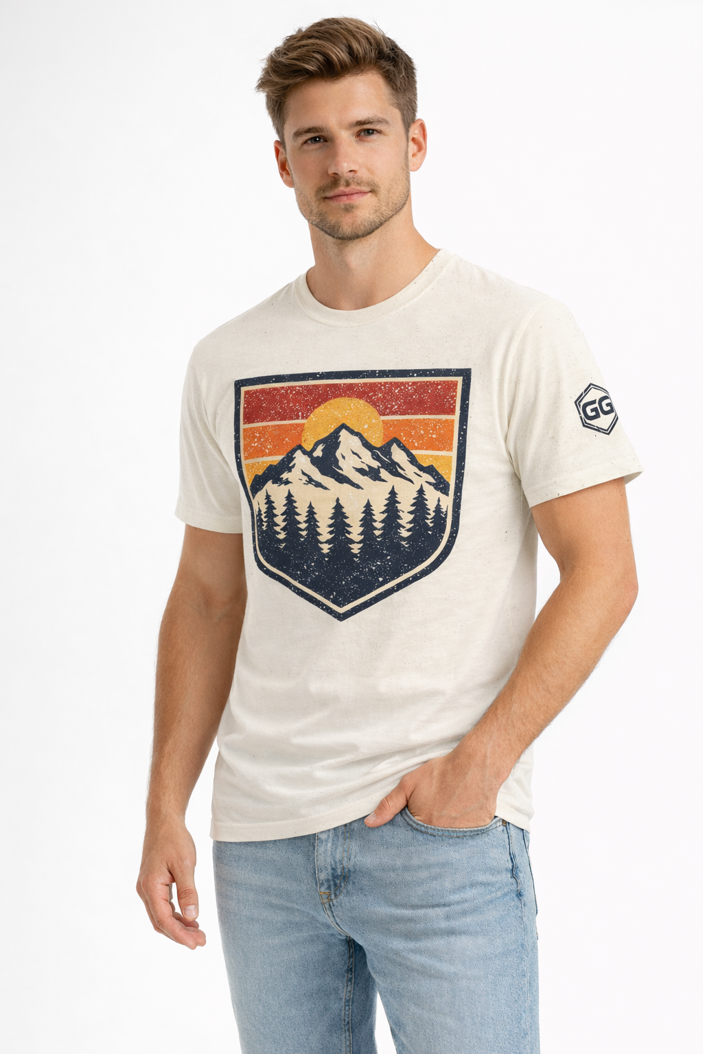 model:4:m | Vintage Bergabzeichen – Unisex T-Shirt – Modelfoto in Natur – Mann