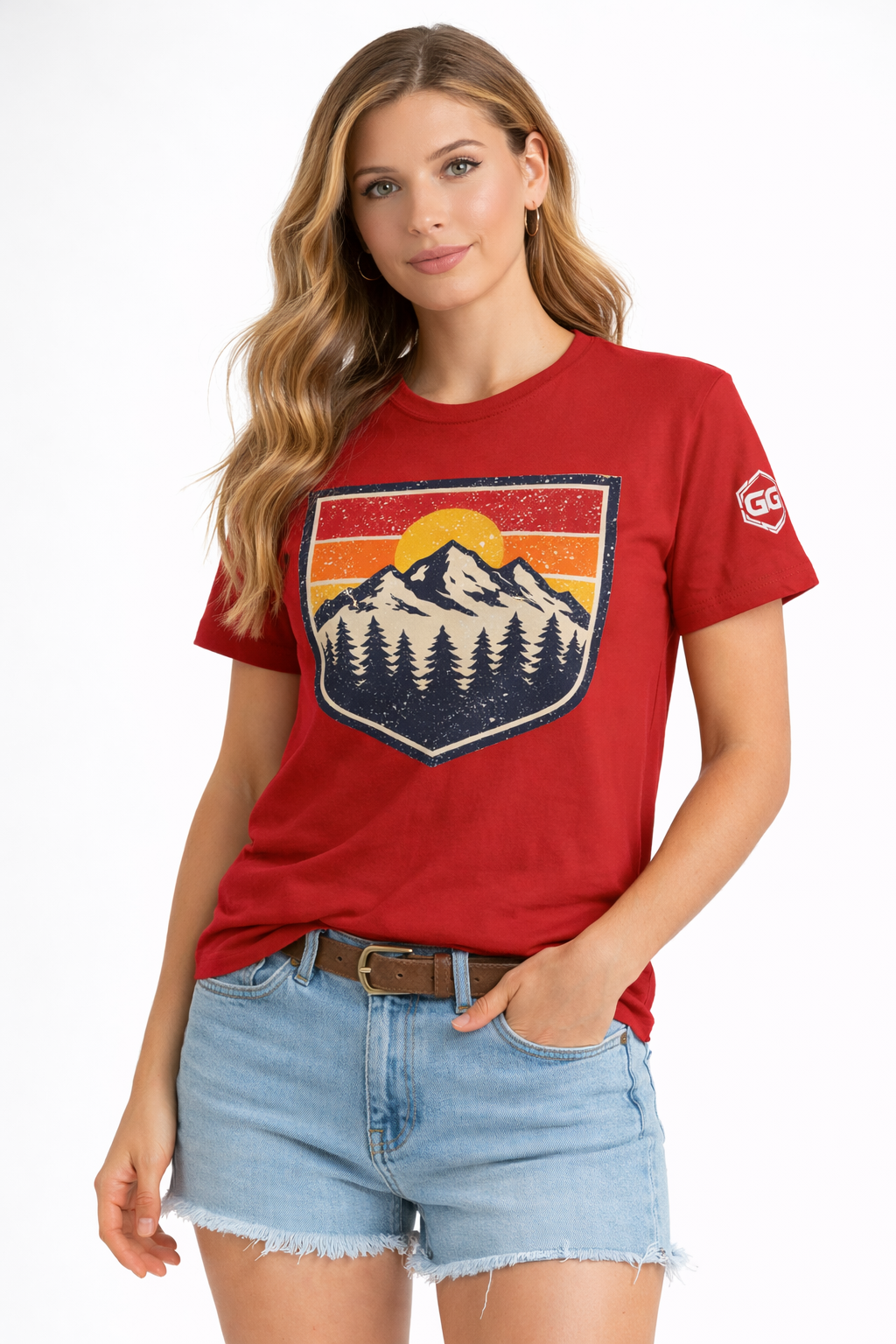 model:10:m | Vintage Bergabzeichen – Unisex T-Shirt – Modelfoto in Rot – Mann