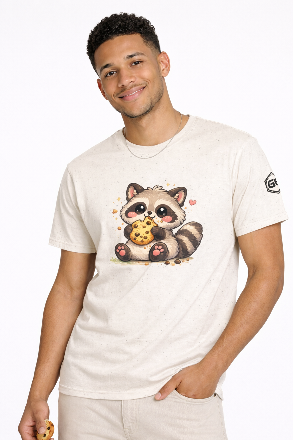 model:4:m | Raccoon & Cookie T-Shirt – Modelfoto in Natur – Mann