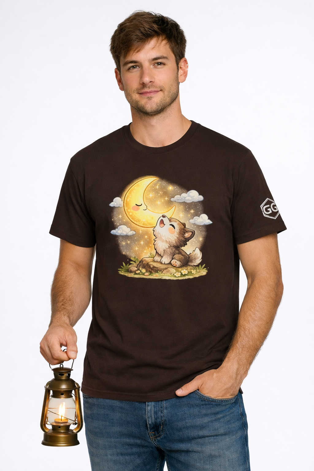 model:3:m | Wolf & Moon T-Shirt – Modelfoto in Dunkelbraun – Mann