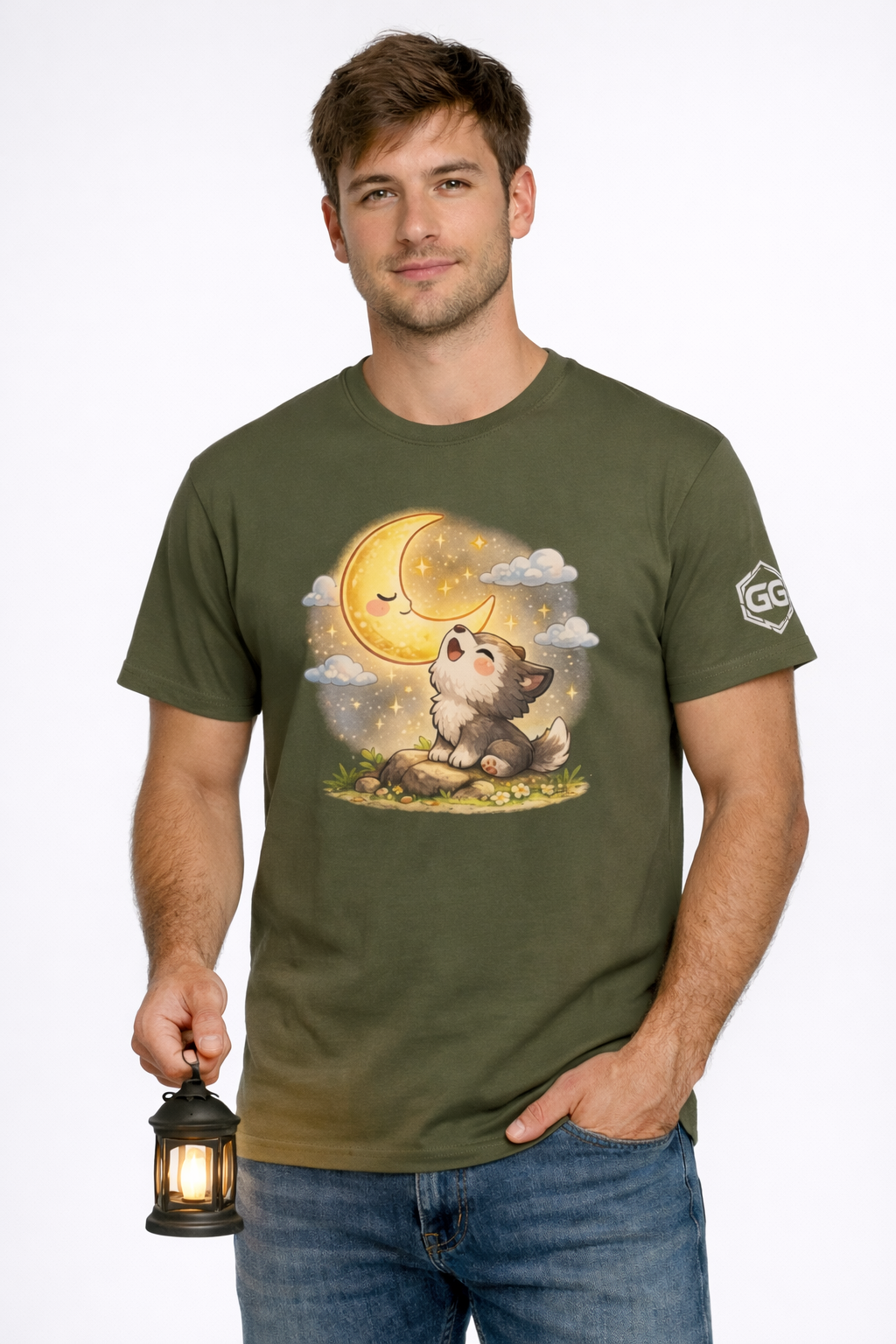 model:5:m | Wolf & Moon T-Shirt – Modelfoto in Militärgrün – Mann