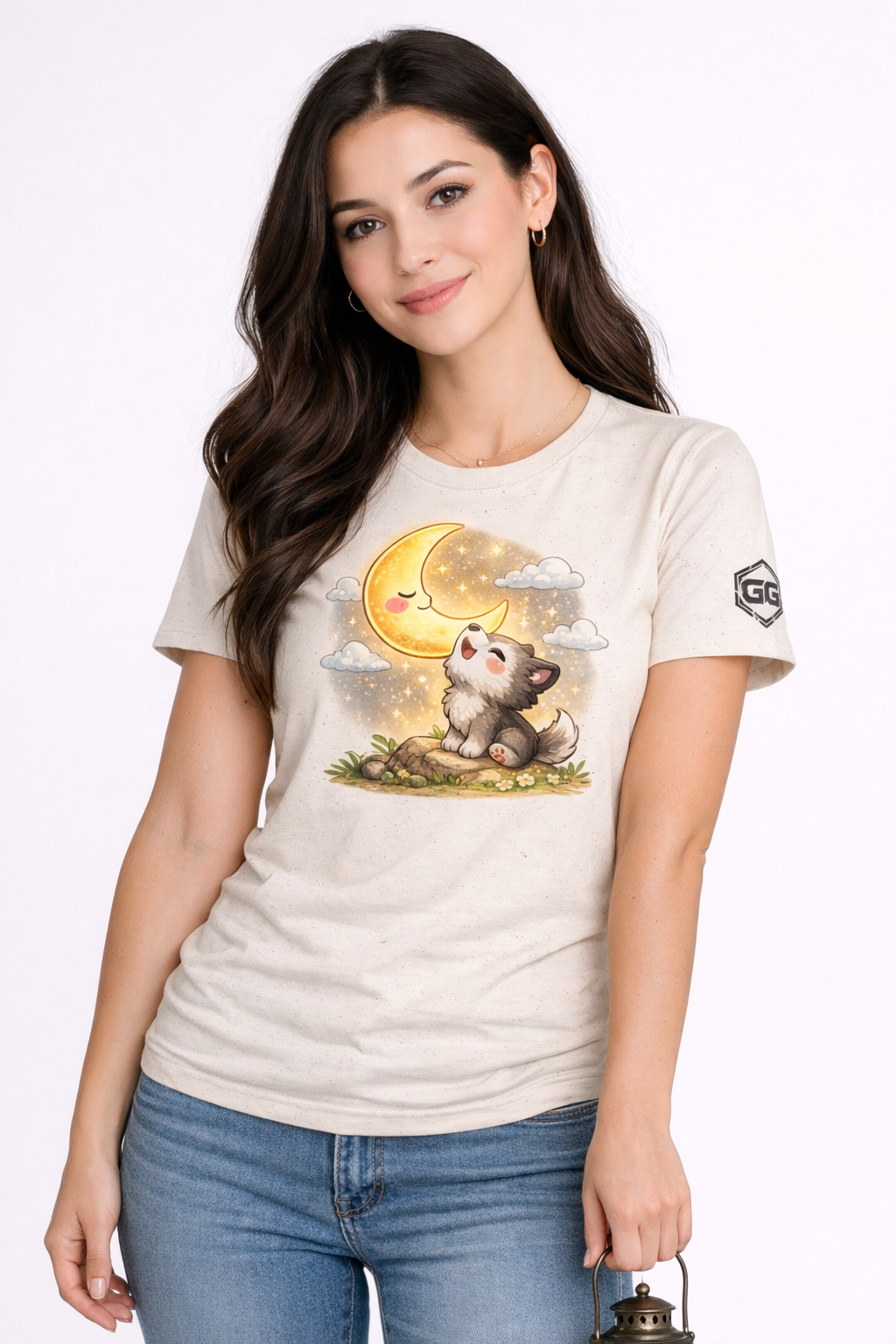 model:4:f | Wolf & Moon T-Shirt – Modelfoto in Natur – Frau