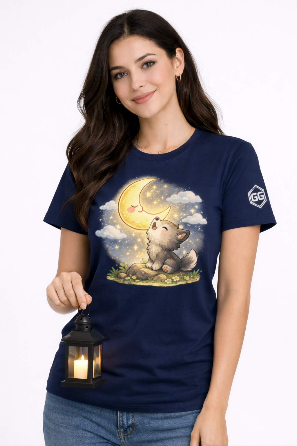 model:9:f | Wolf & Moon T-Shirt – Modelfoto in Navy – Frau