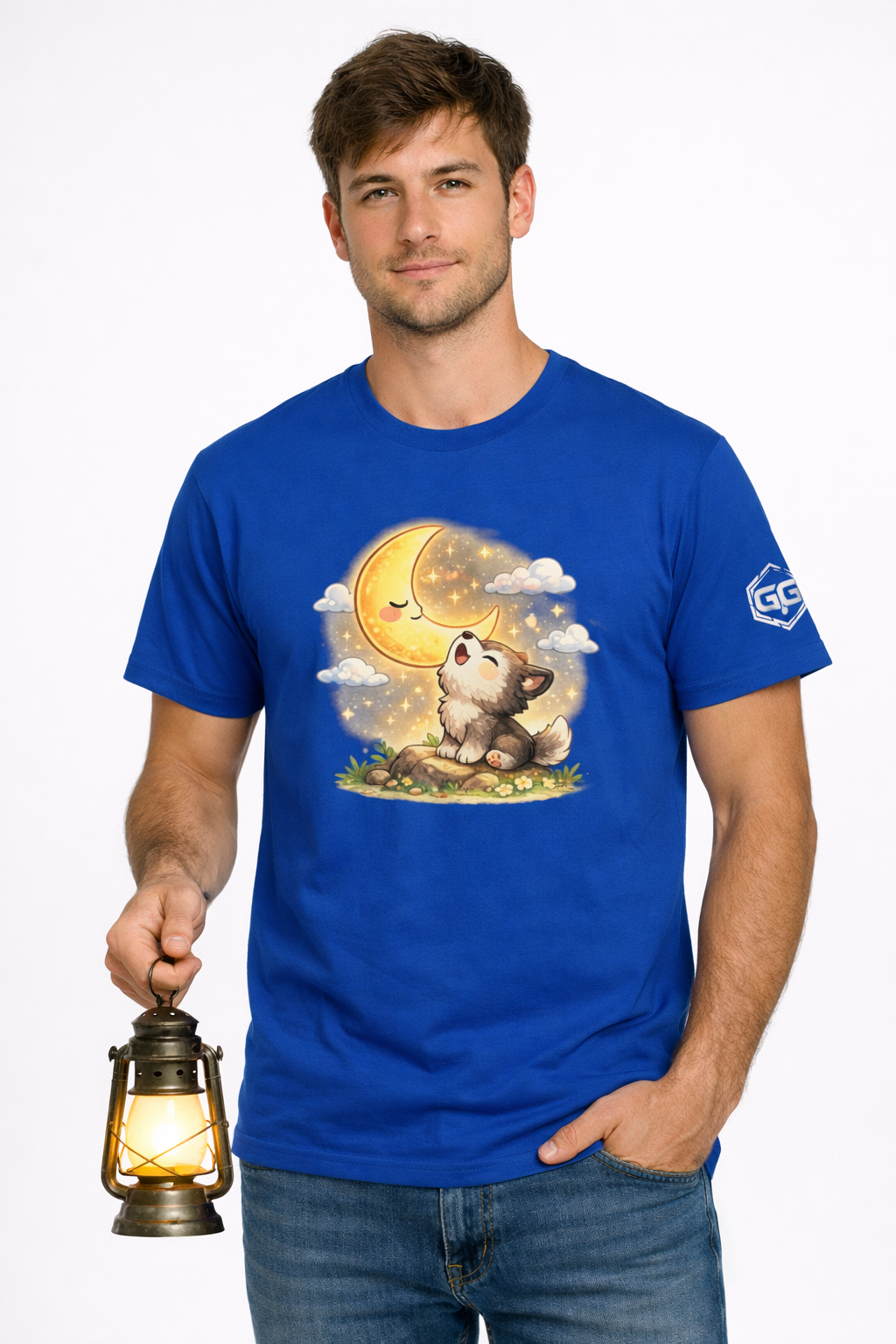 model:8:m | Wolf & Moon T-Shirt – Modelfoto in Royalblau – Mann