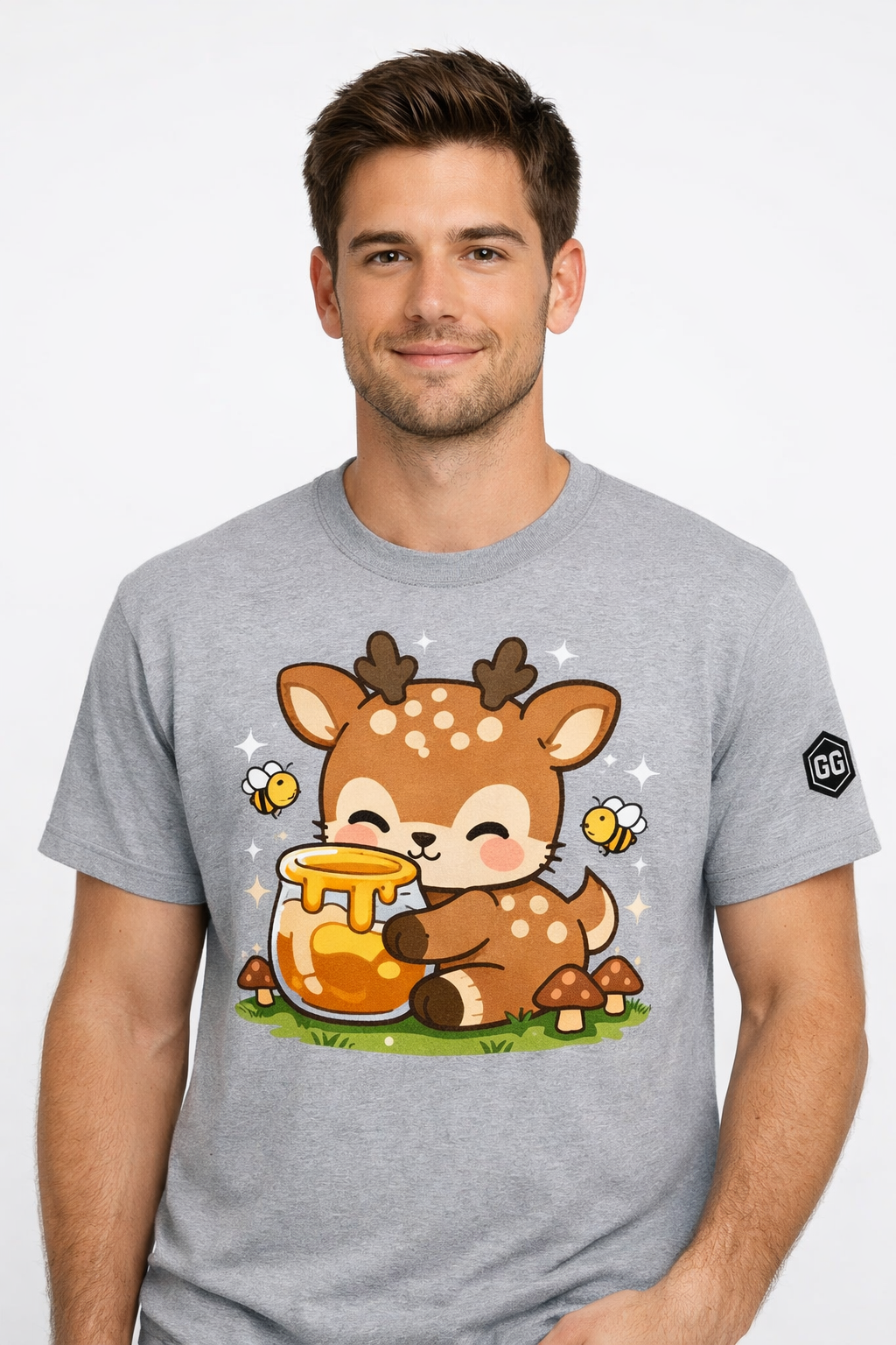 model:2:m | Deer in the Forest T-Shirt – Modelfoto in Sportgrau – Mann