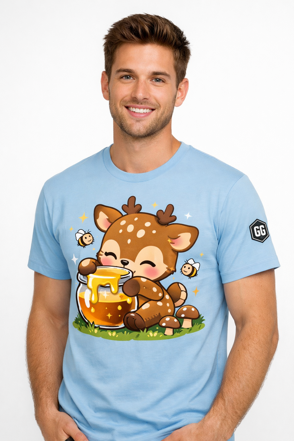 model:7:m | Deer in the Forest T-Shirt – Modelfoto in Hellblau – Mann