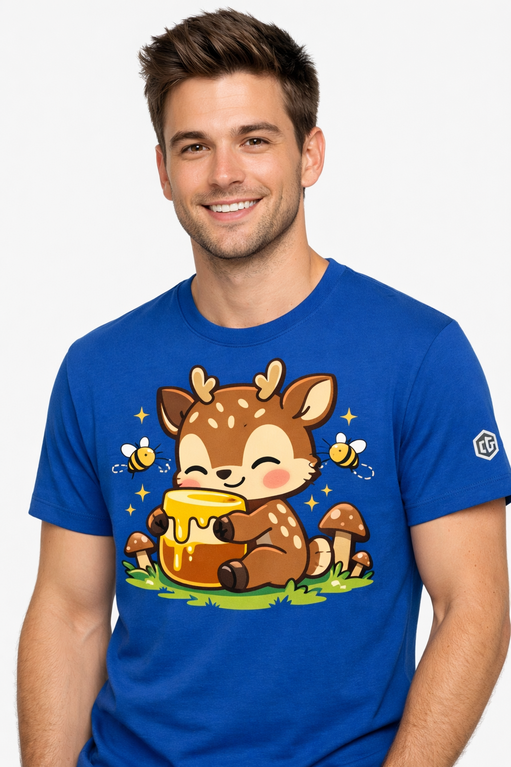 model:8:m | Deer in the Forest T-Shirt – Modelfoto in Royalblau – Mann