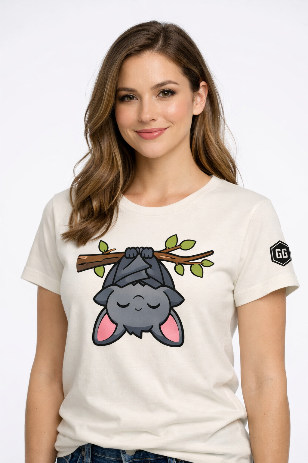 model:4:f | Kawaii Bat T-Shirt – Modelfoto in Natur – Frau