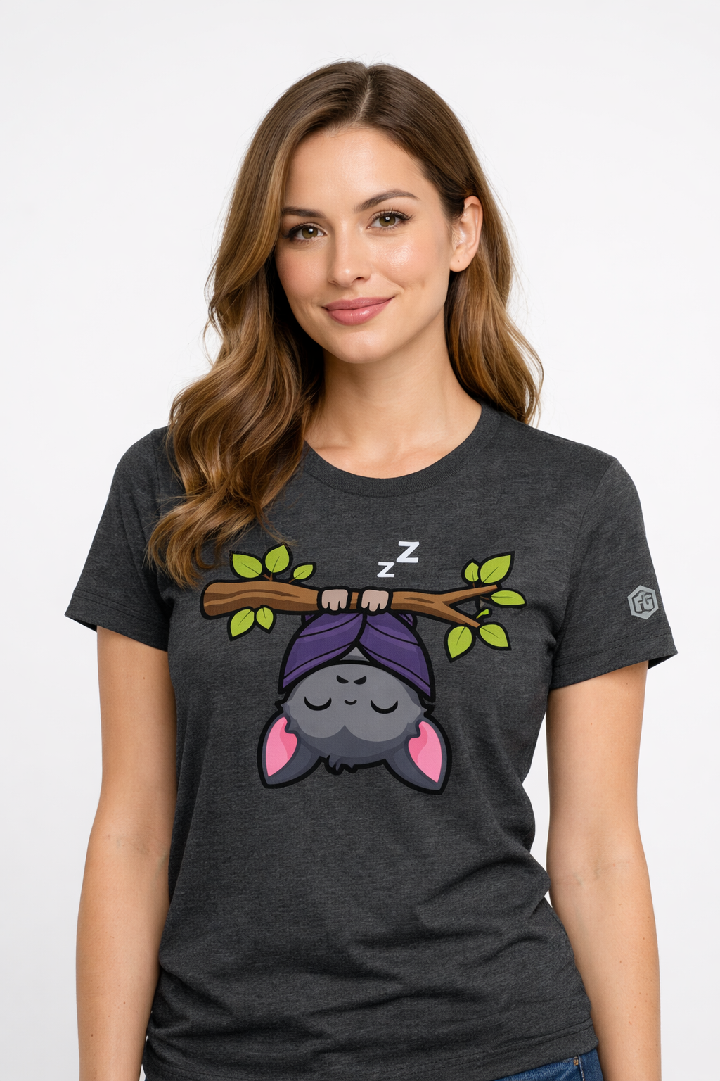 model:6:f | Kawaii Bat T-Shirt – Modelfoto in Dunkelmeliert – Frau