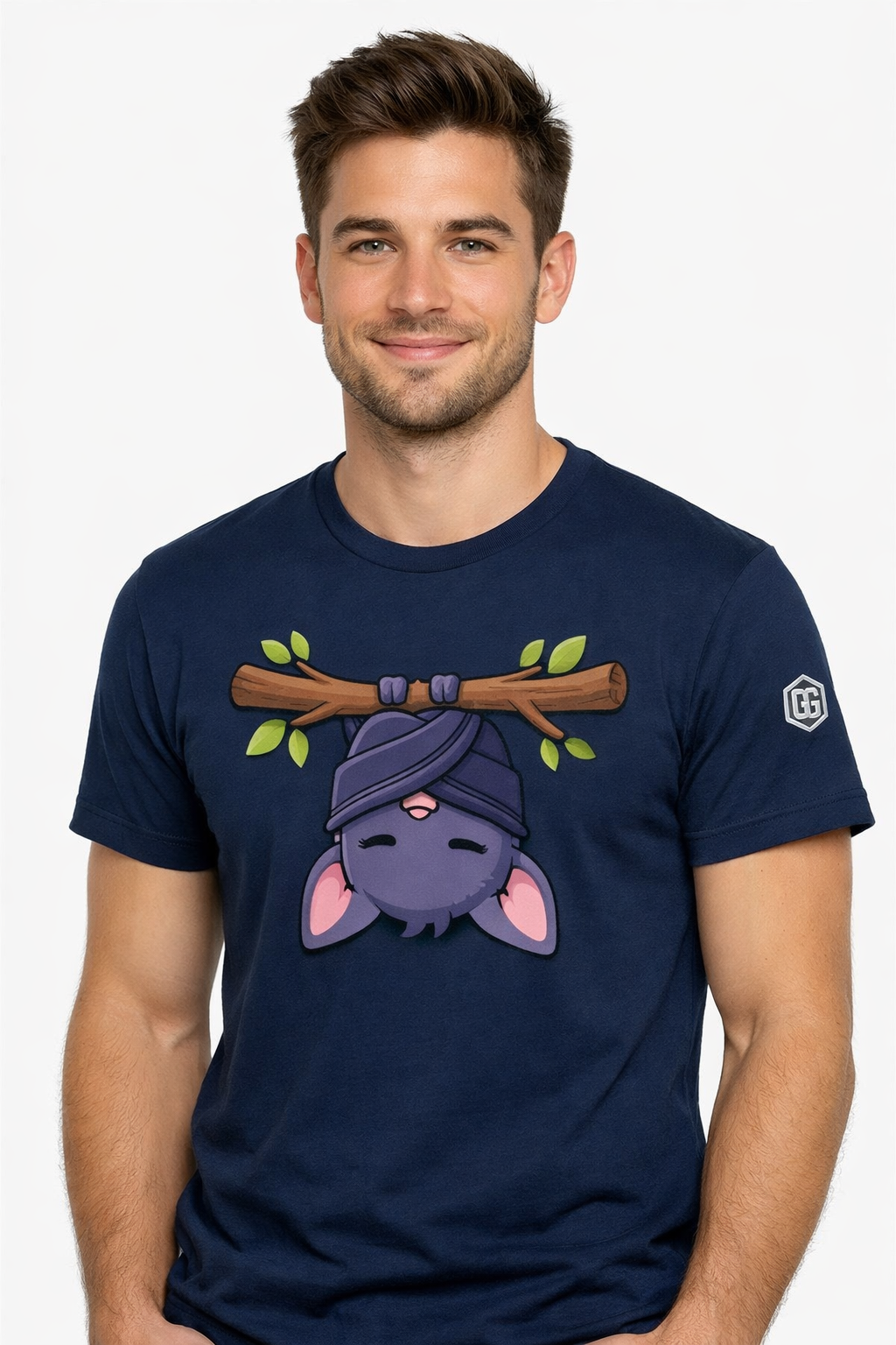 model:9:m | Kawaii Bat T-Shirt – Modelfoto in Navy – Mann