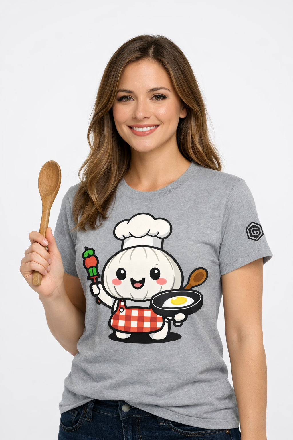 model:2:f | Garlic Chef T-Shirt – Modelfoto in Sportgrau – Frau