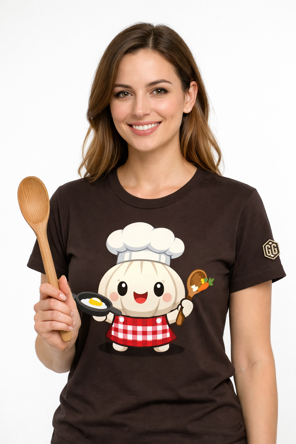 model:3:f | Garlic Chef T-Shirt – Modelfoto in Dunkelbraun – Frau