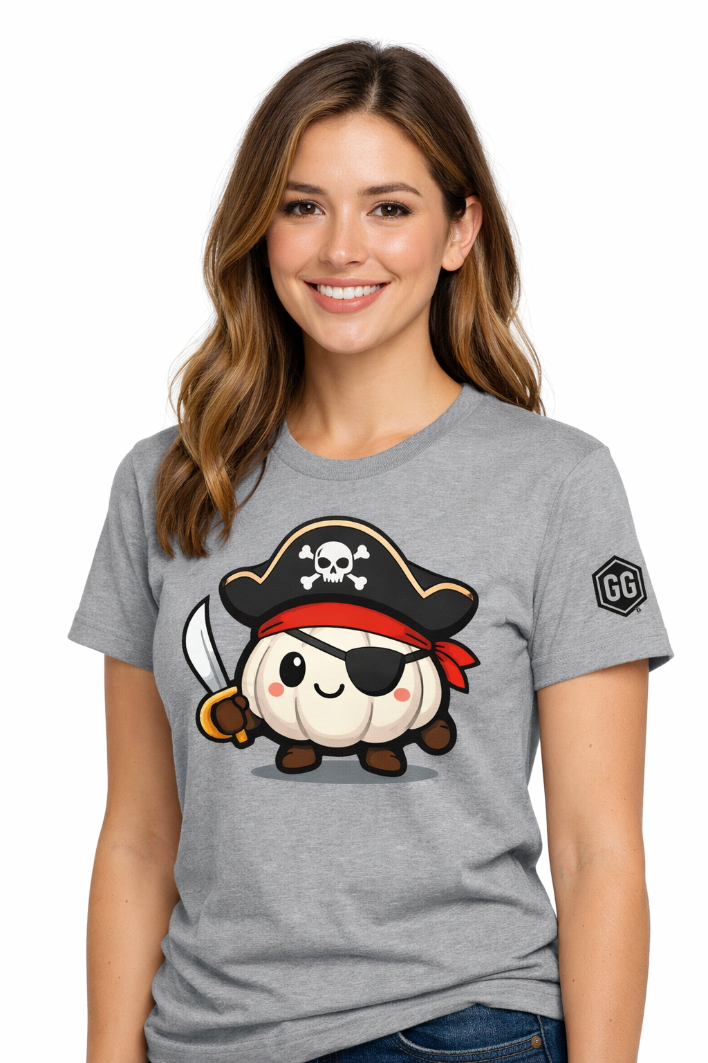 model:2:f | Garlic Pirate T-Shirt – Modelfoto in Sportgrau – Frau