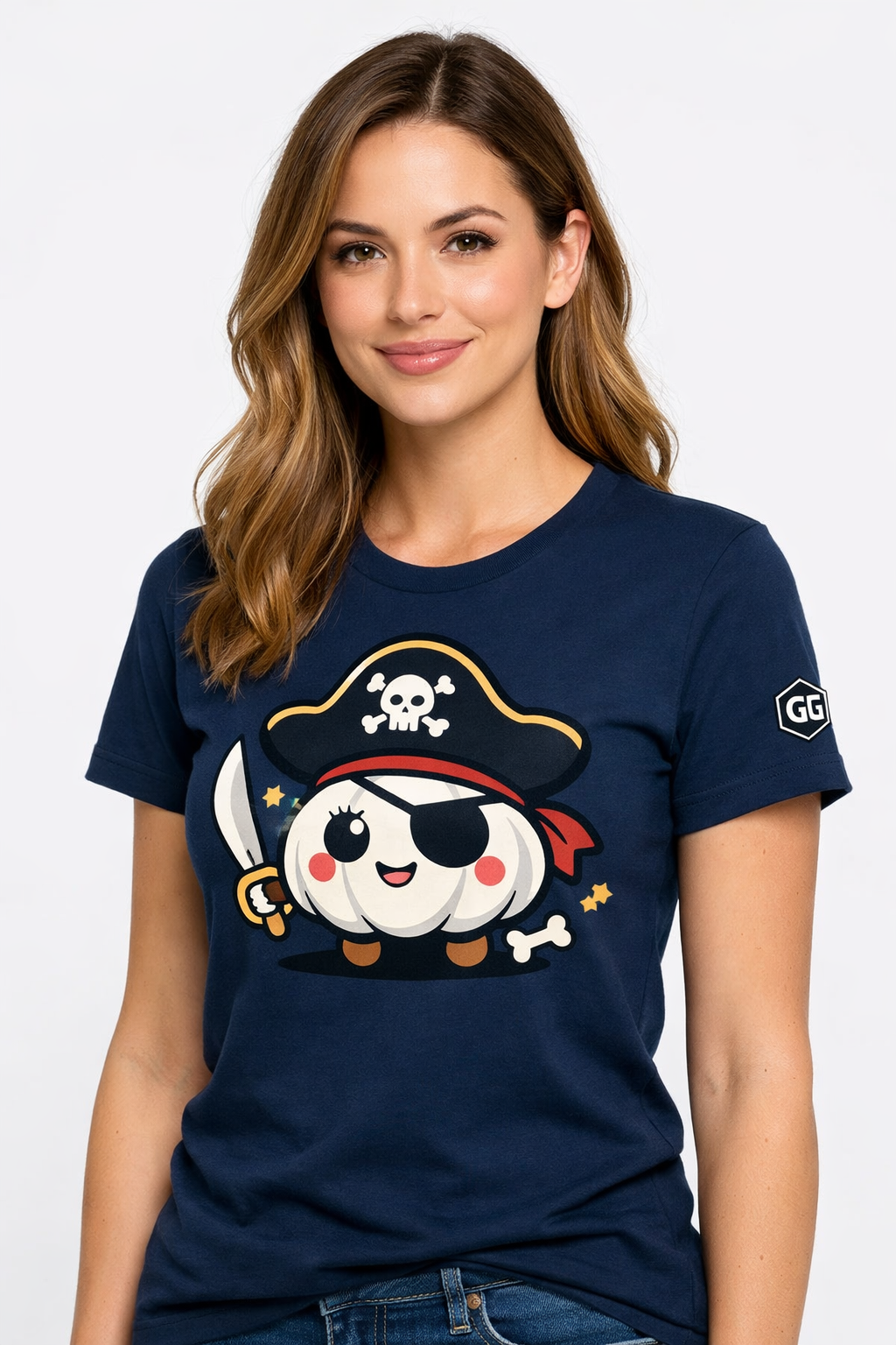 model:9:f | Garlic Pirate T-Shirt – Modelfoto in Navy – Frau