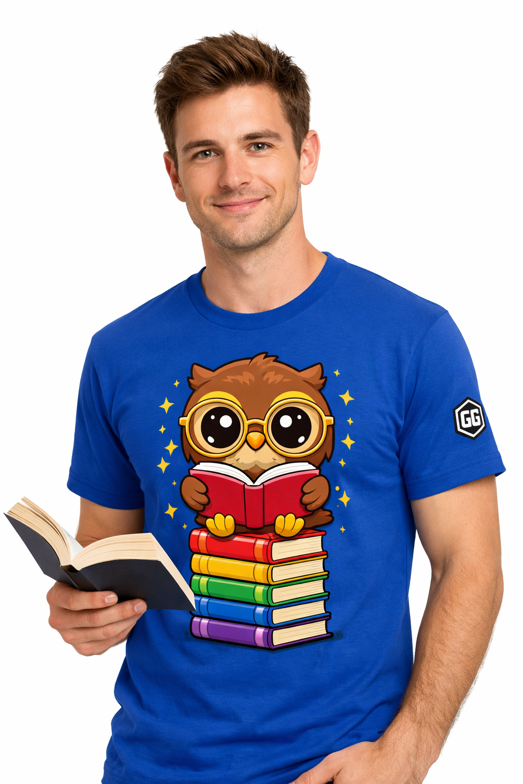 model:8:m | Bookworm Owl T-Shirt – Modelfoto in Royalblau – Mann
