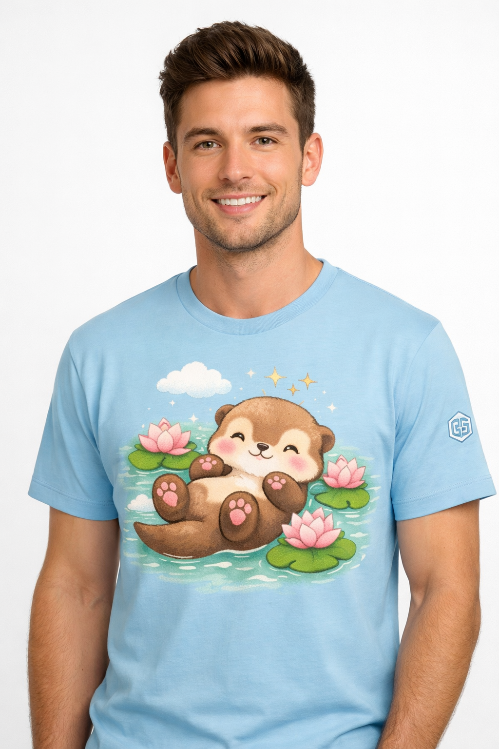 model:7:m | Otter in the River T-Shirt – Modelfoto in Hellblau – Mann