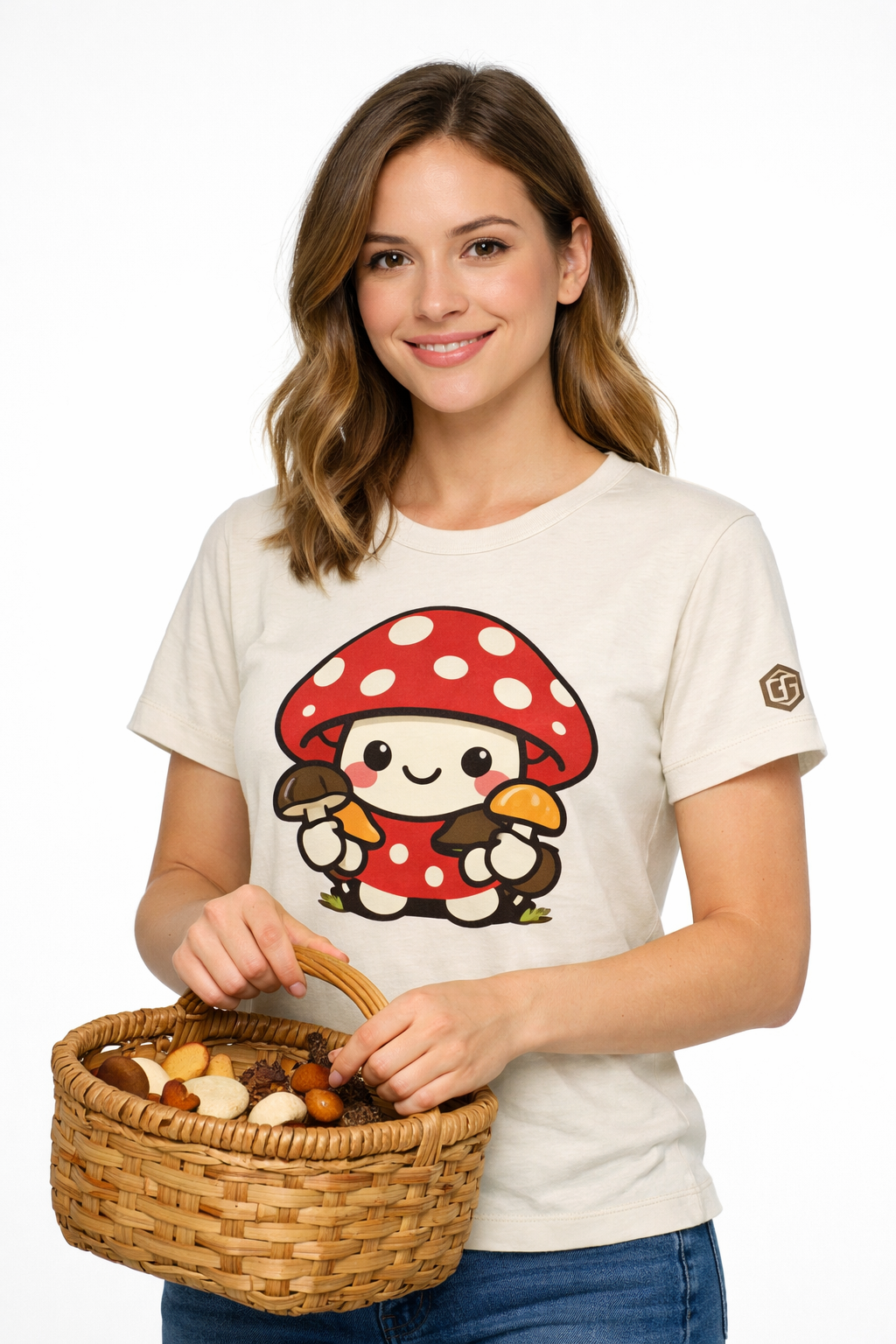 model:4:f | Mushroom Forager T-Shirt – Modelfoto in Natur – Frau